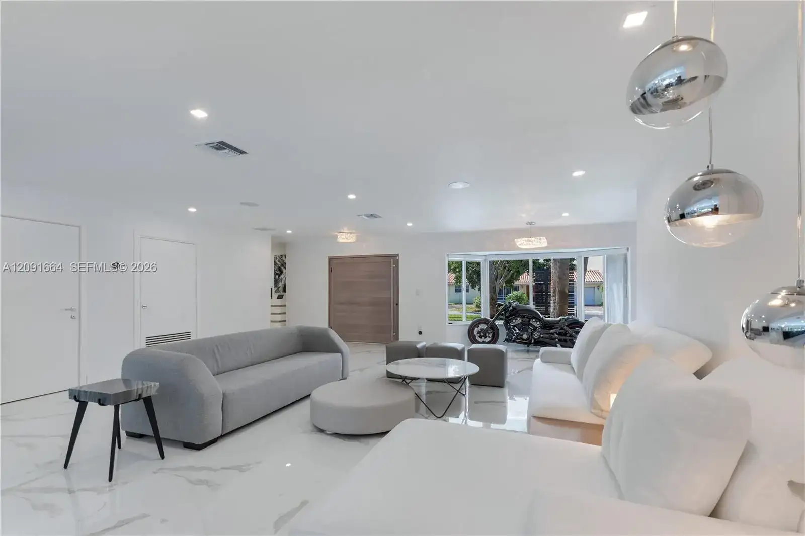 20501 NE 22nd Pl, Miami FL 33180 photo 3