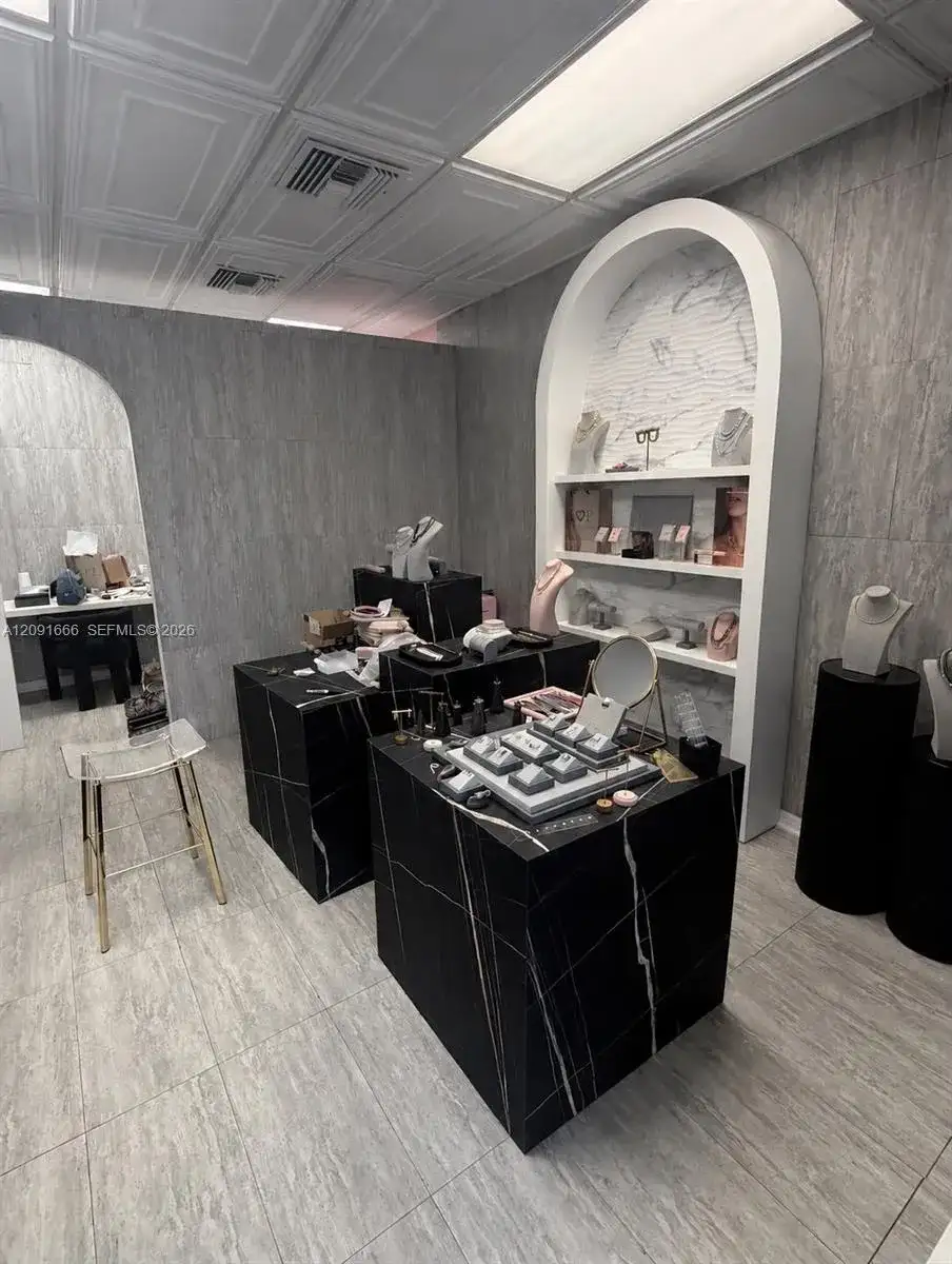 21000 W Dixie Hwy, Miami FL 33180 photo 3