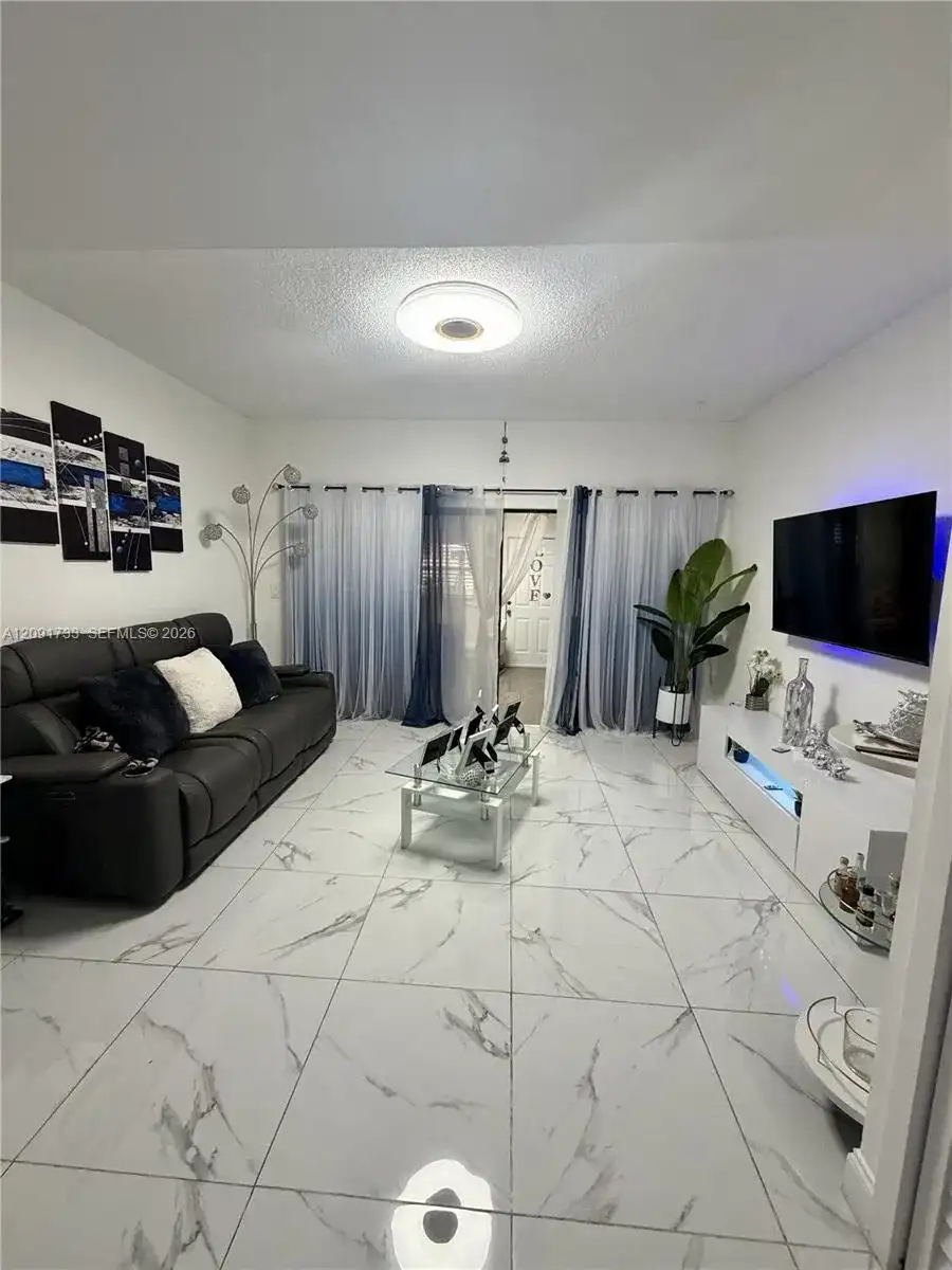 270 NW 71st Ave # 4, Miami FL 33126