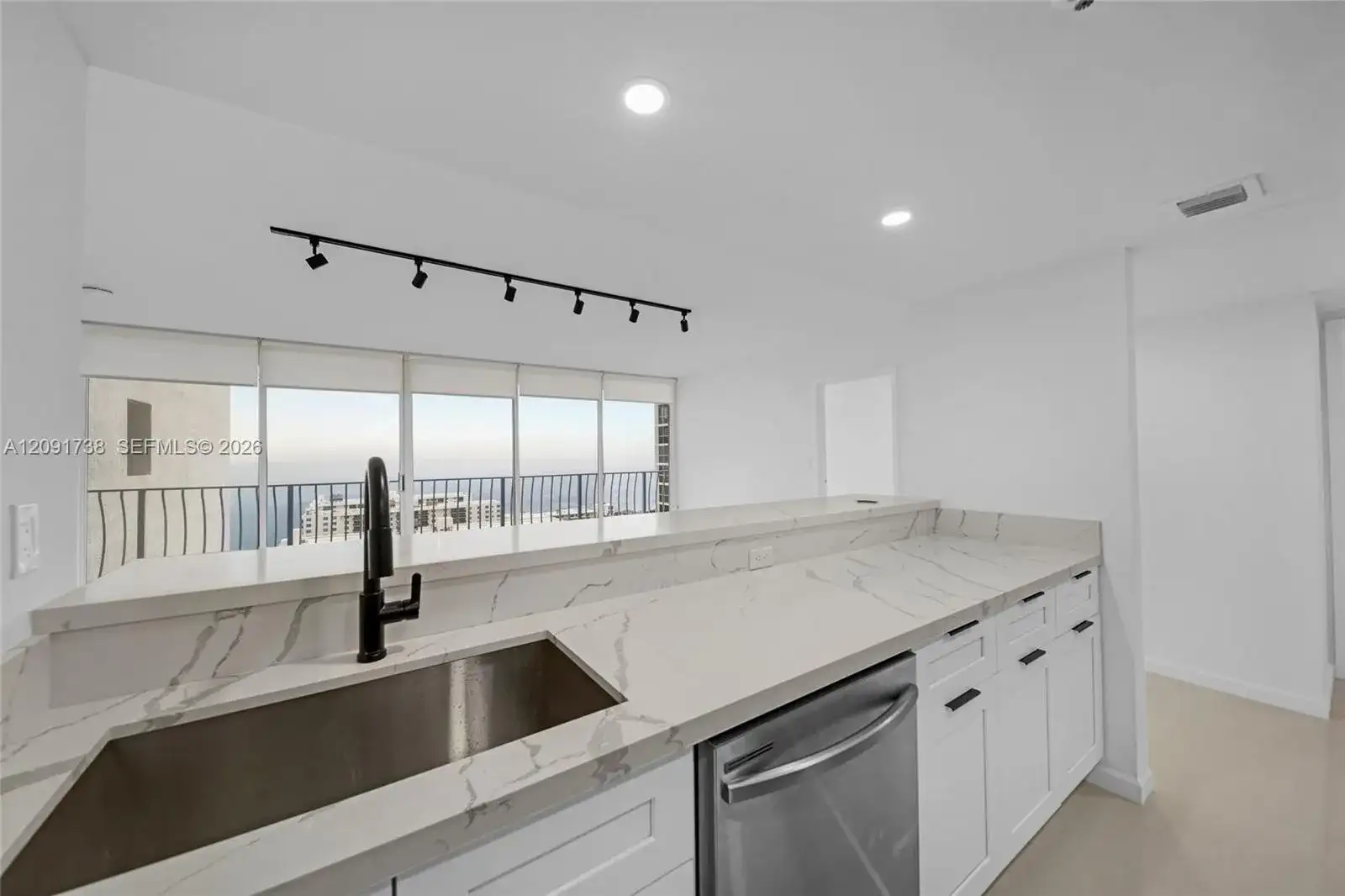 7601 E Treasure Dr # 2321, North Bay Village FL 33141 photo 4
