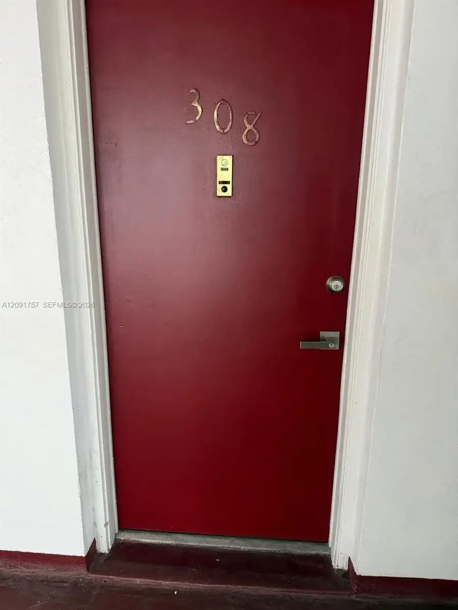 3660 NE 166th St # 308, North Miami Beach FL 33160