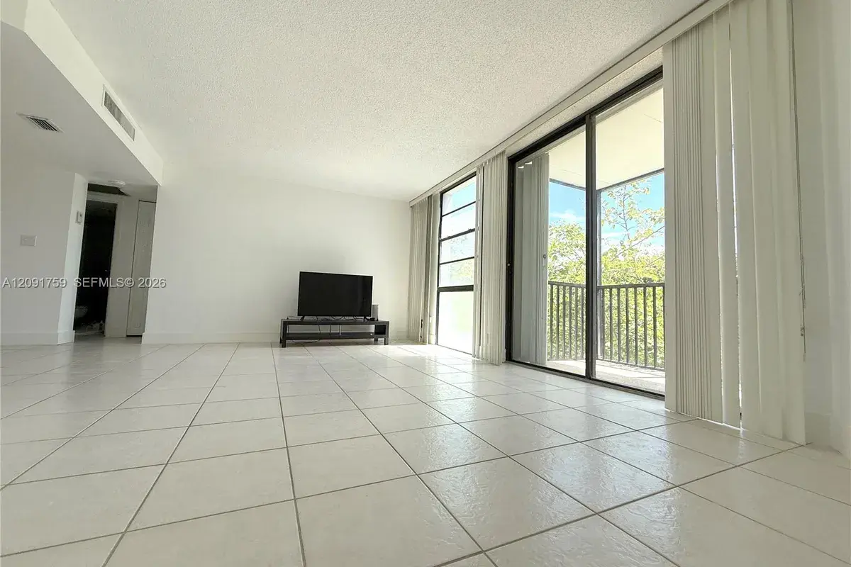 3475 N Country Club Dr # 308, Aventura FL 33180