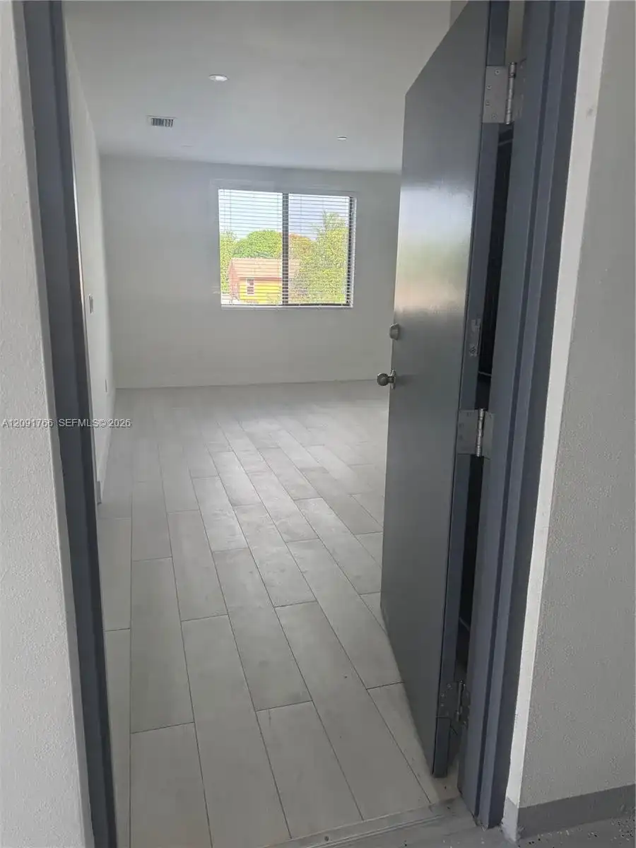 1091 E 17th St # 403, Hialeah FL 33010
