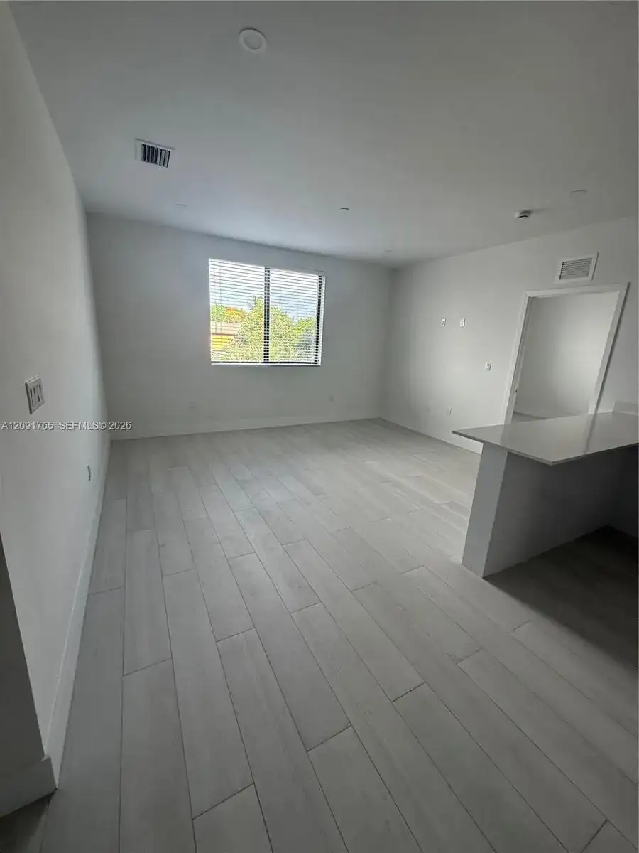 1091 E 17th St # 403, Hialeah FL 33010 photo 2