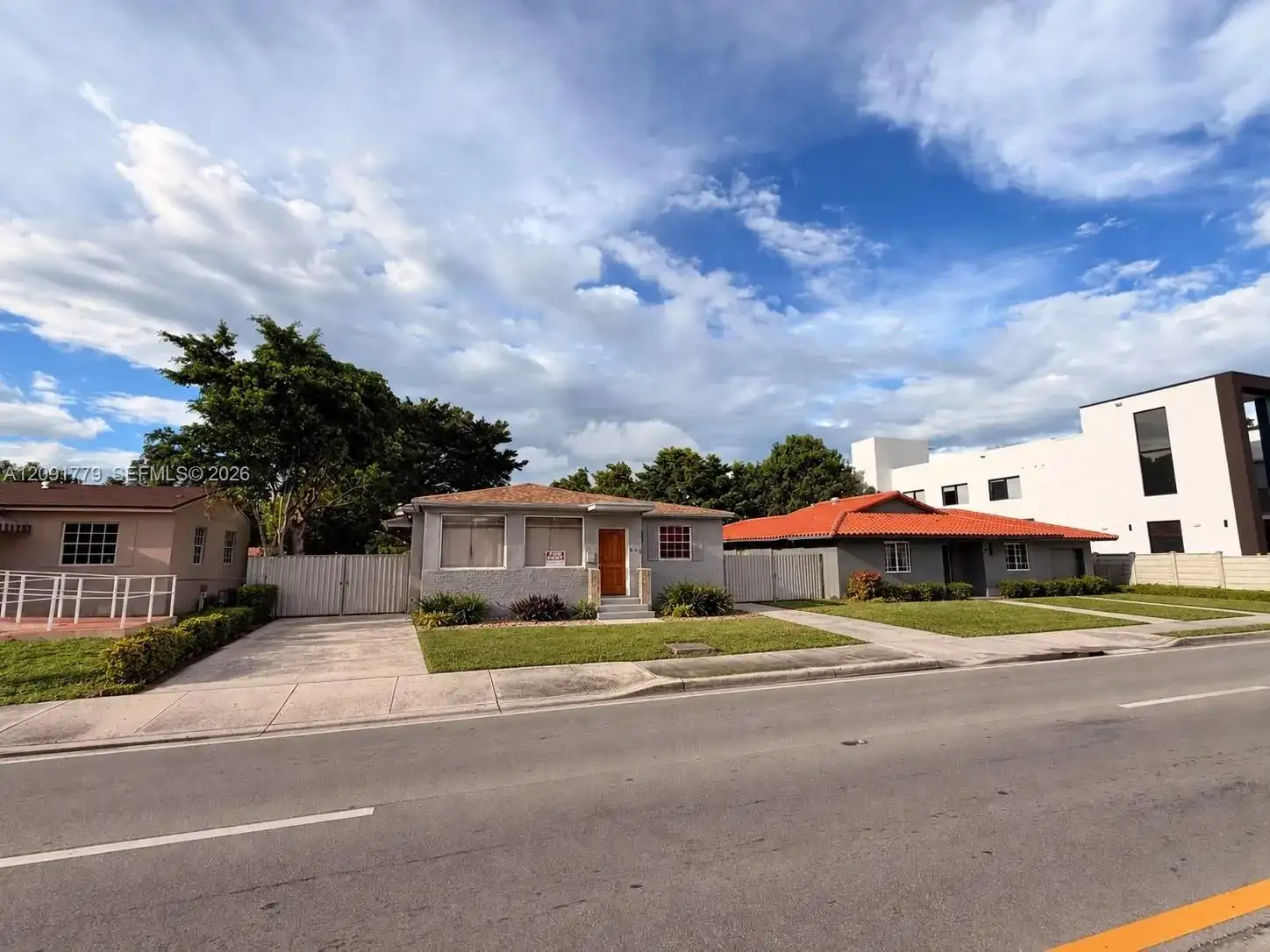 275 E 49th St, Hialeah FL 33013 photo 4