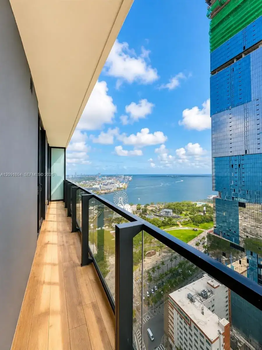 398 NE 5th St # 3218, Miami FL 33132 photo 2