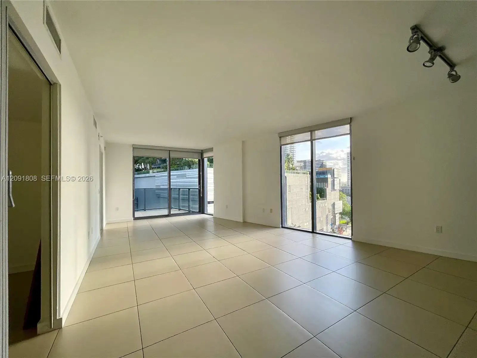 31 SE 6th St # 1101, Miami FL 33131 photo 2