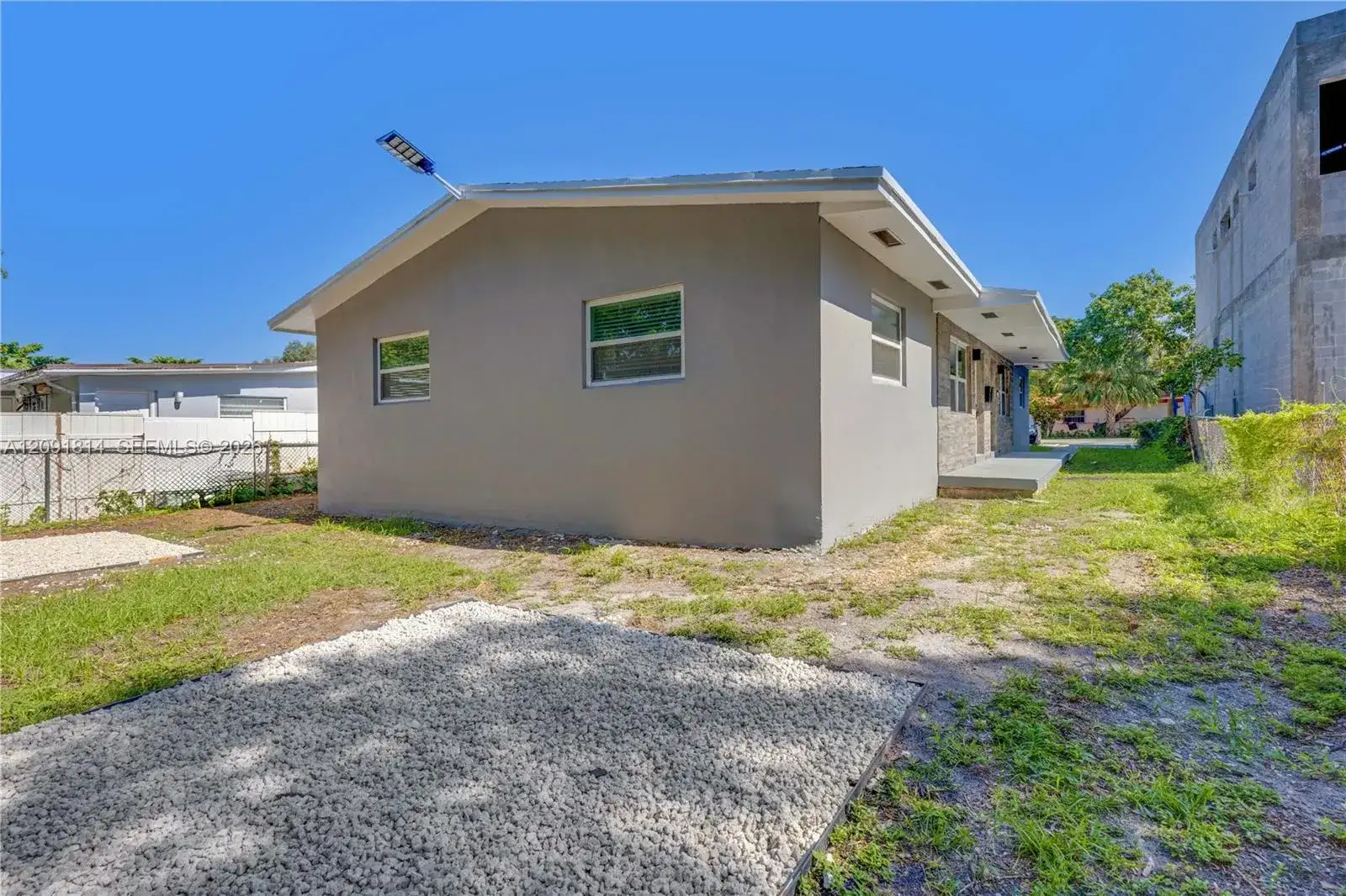 2510 NE 182nd Ter, North Miami Beach FL 33160 photo 4