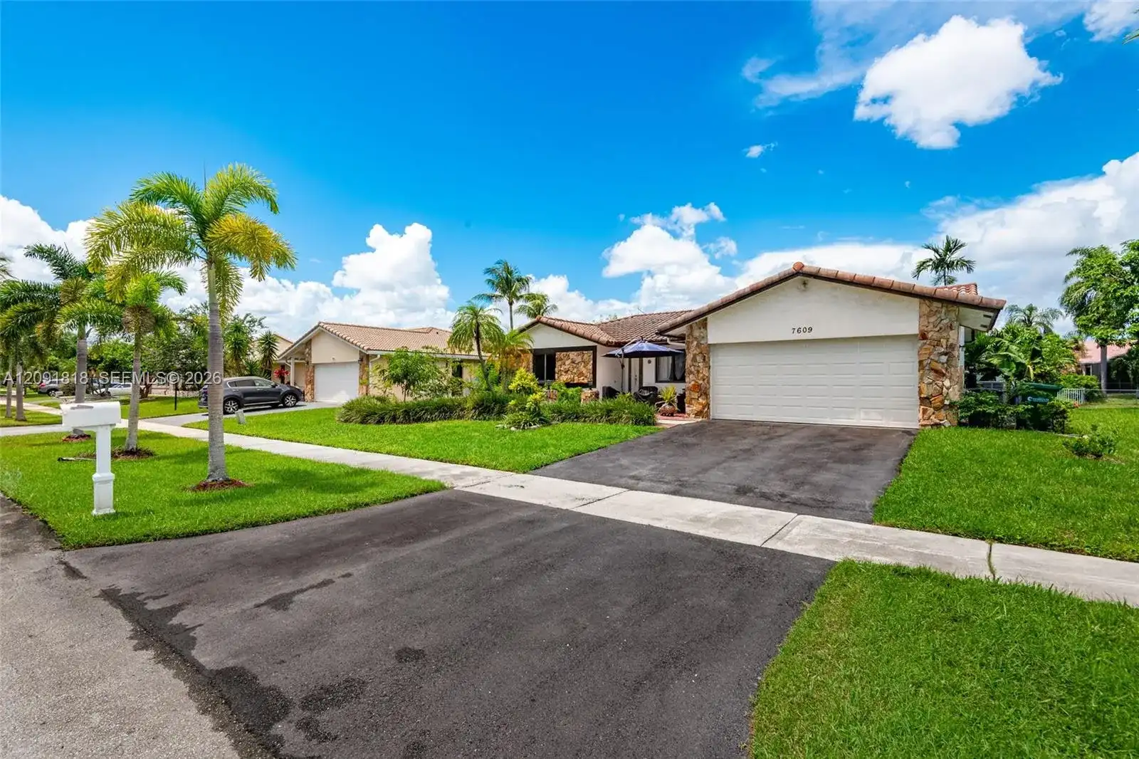 7609 Sunflower Dr, Margate FL 33063