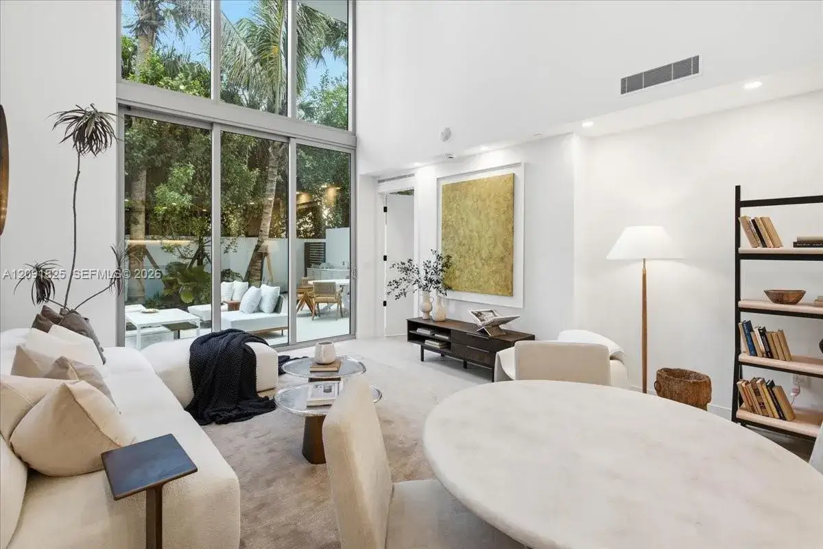 2200 Brickell Ave, Miami FL 33129