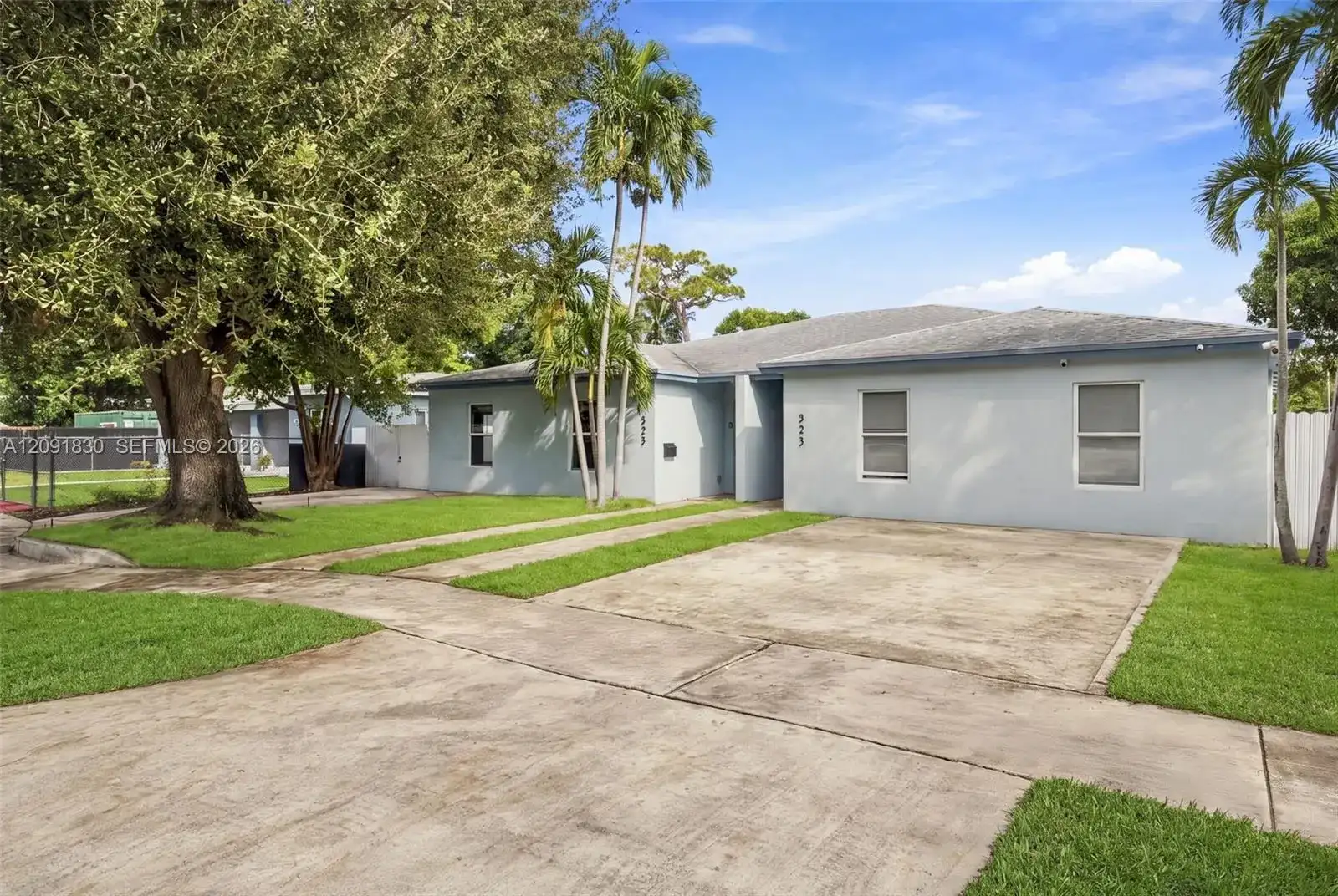 523-525 NW 106th St, Miami FL 33150 photo 2