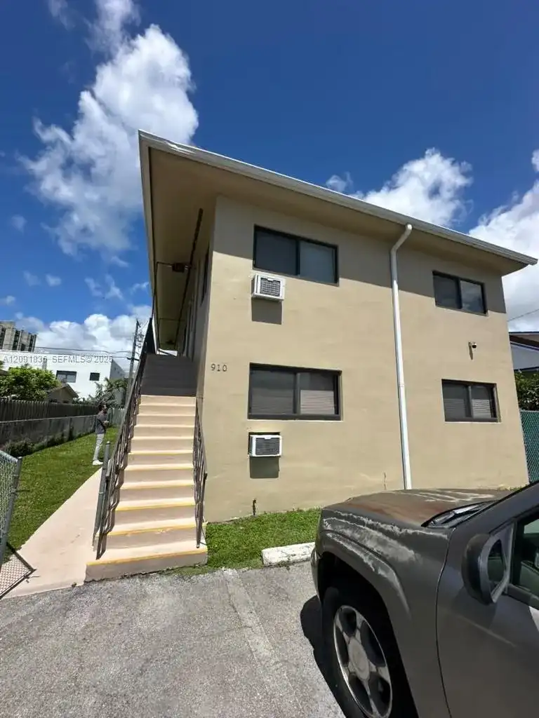 910 SW 29th Ave # 1, Miami FL 33135