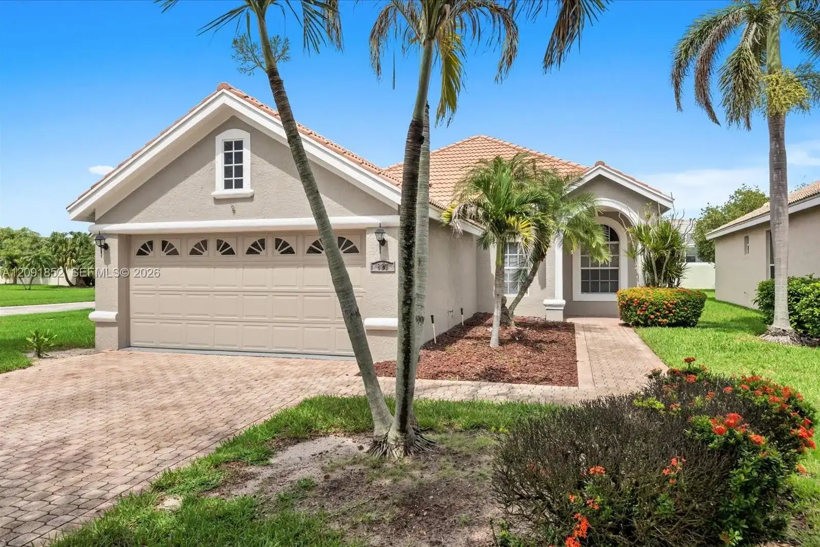 827 SW Lake Charles Cir, Port St. Lucie FL 34986