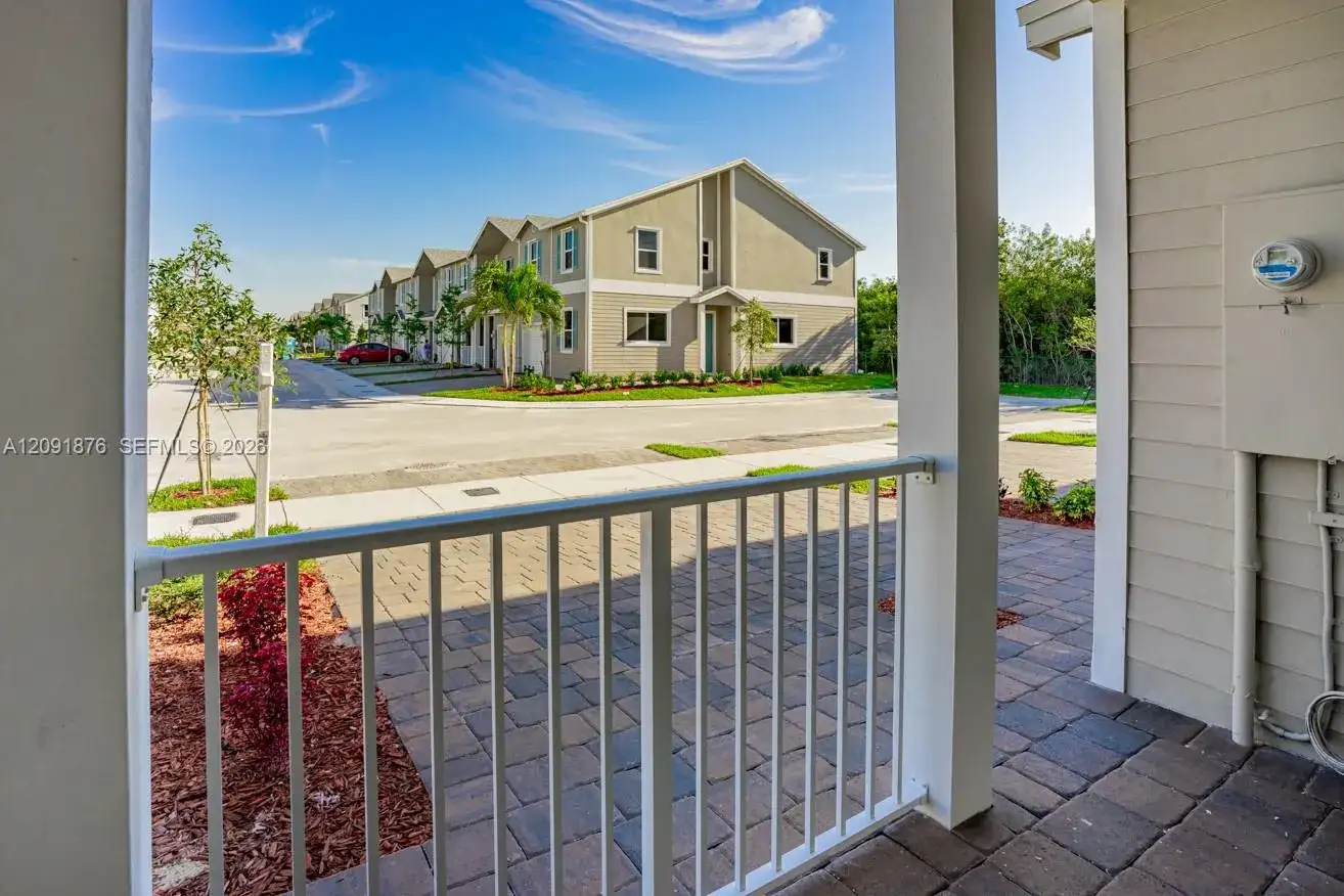 934 SE 19th St, Homestead FL 33034 photo 5