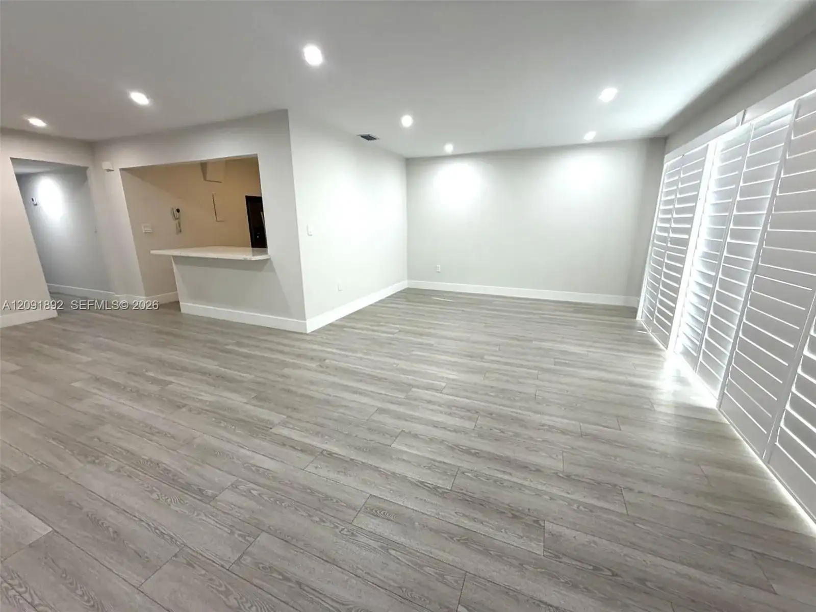8104 SW 81st Pl, Miami FL 33143 photo 2