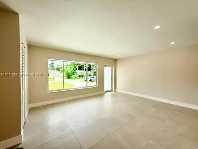 1465 NE 118th St, Miami FL 33161 photo 3