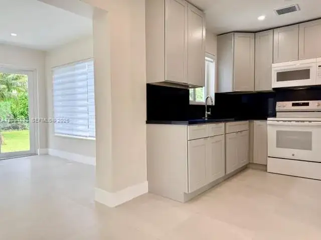 1465 NE 118th St, Miami FL 33161 photo 5
