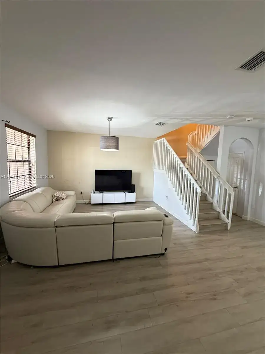 3515 W 89th Pl, Hialeah FL 33018 photo 2