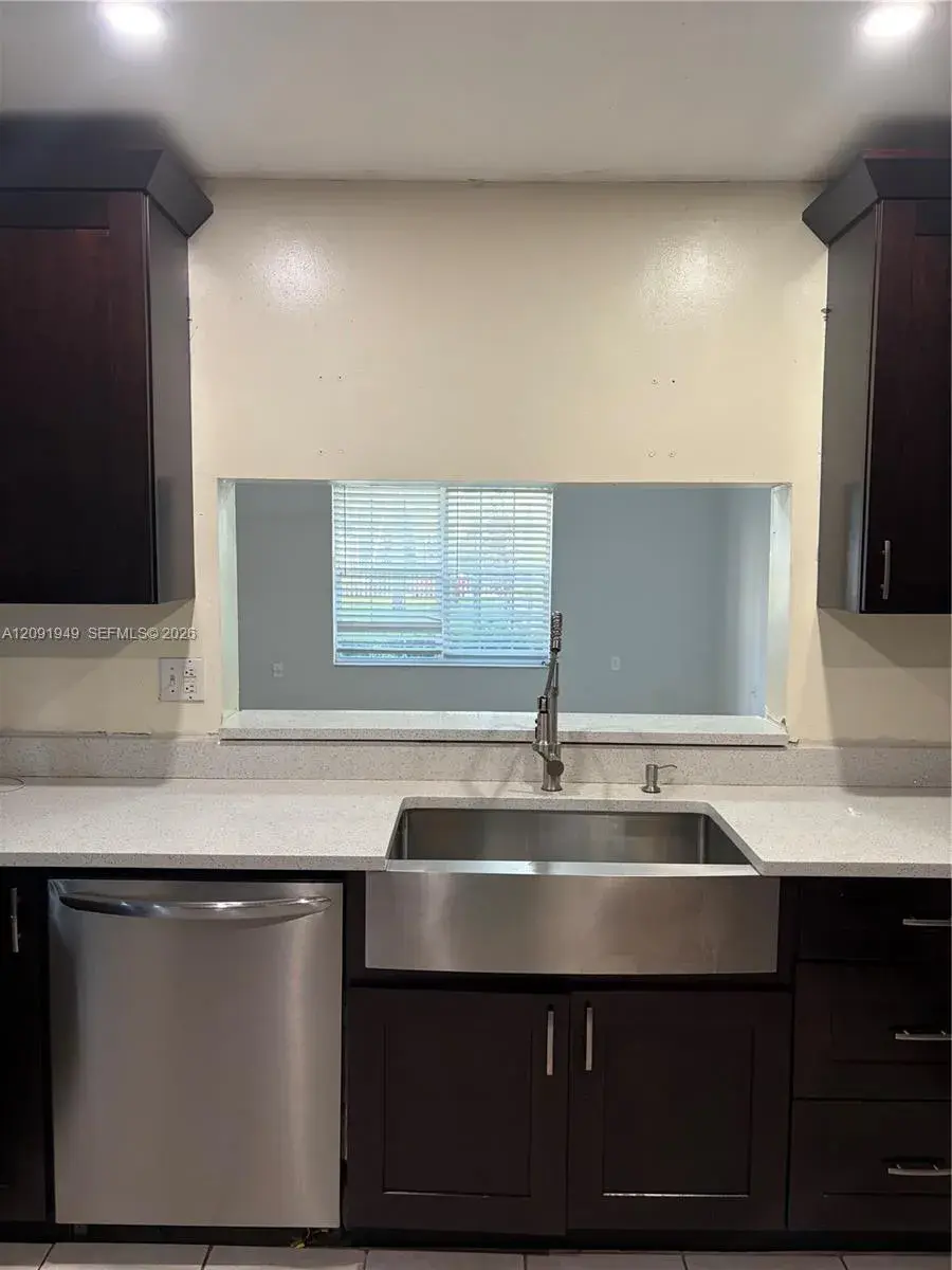10837 NW 8th St, Pembroke Pines FL 33026