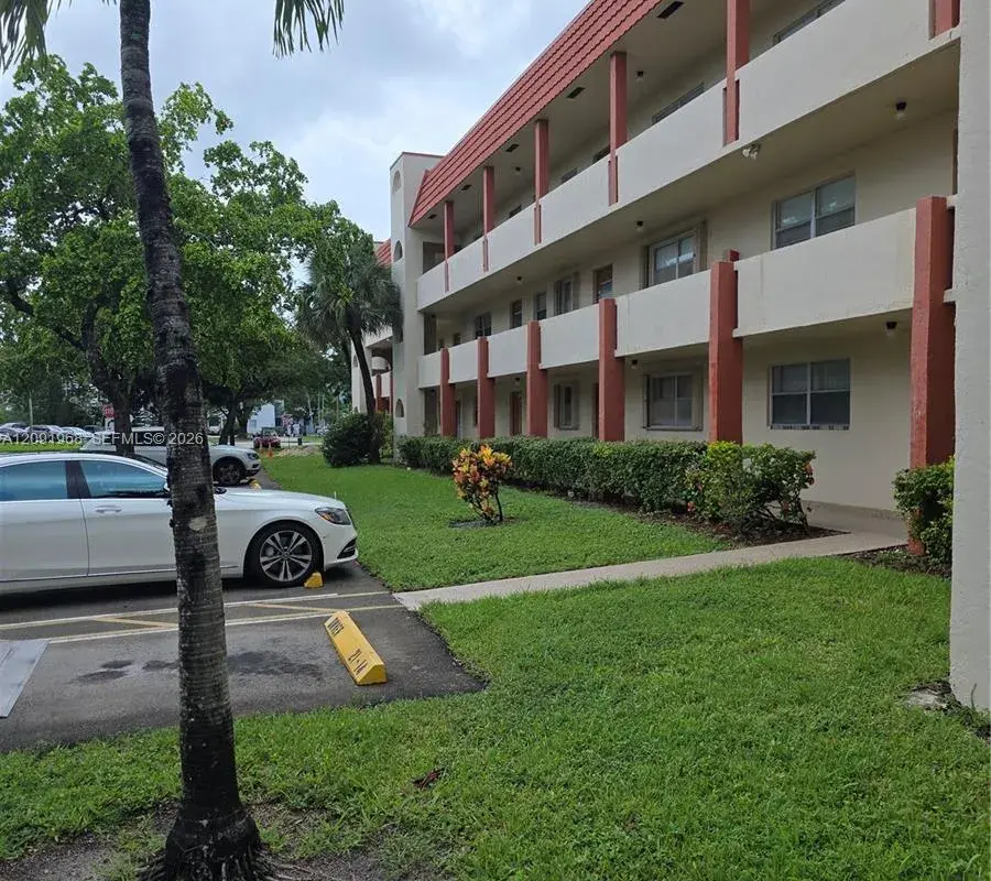 3071 E Sunrise Lakes Dr # 107, Sunrise FL 33322