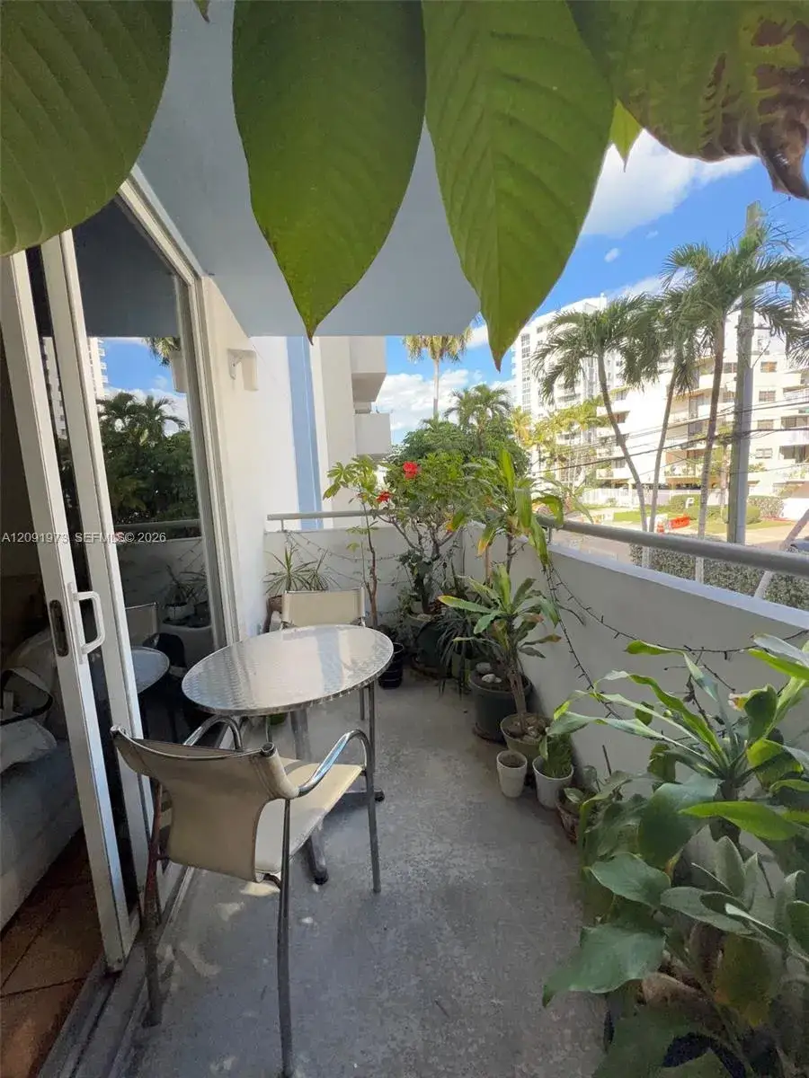 1 bedroom 1 bath Residential for sale at 1658 Bay Rd # 203, Miami Beach FL 33139