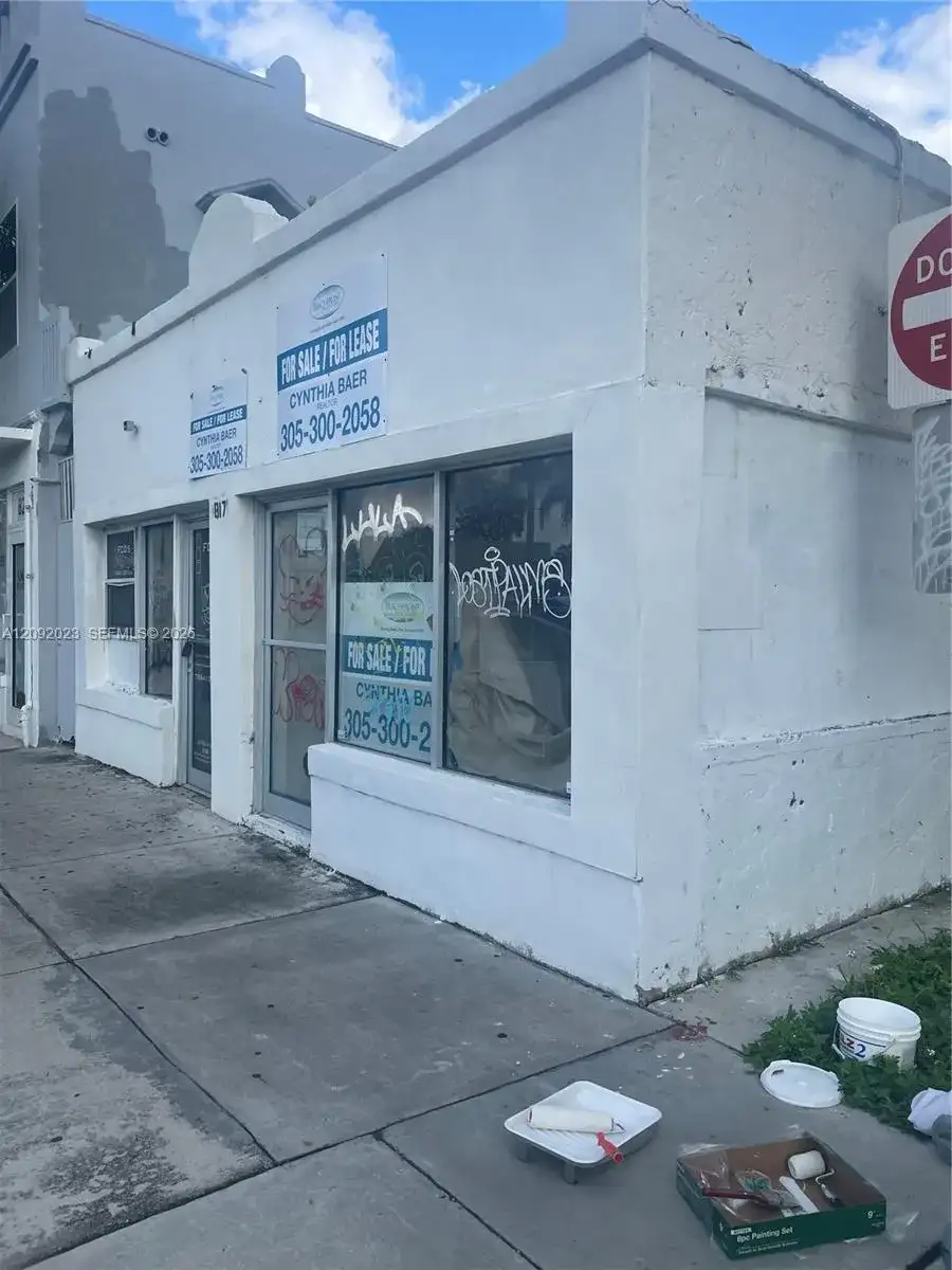 817 SW 8th St, Miami FL 33130 photo 2