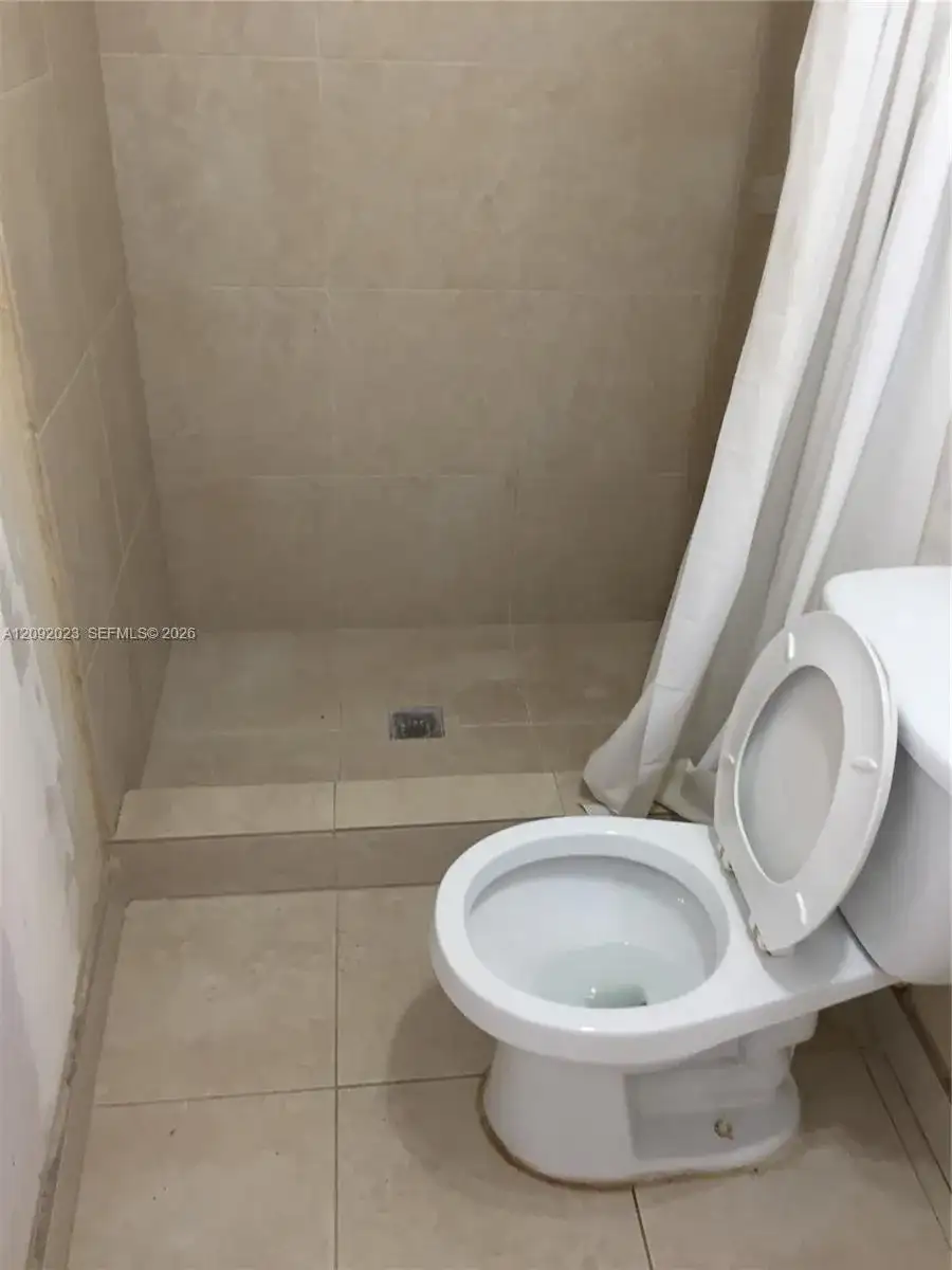 817 SW 8th St, Miami FL 33130 photo 5