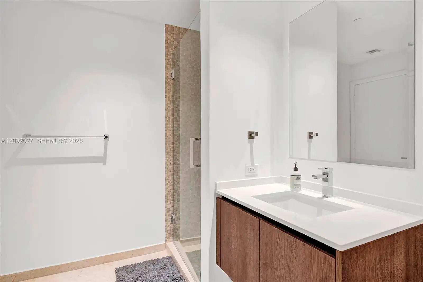 88 SW 7th St # 910, Miami FL 33130 photo 5