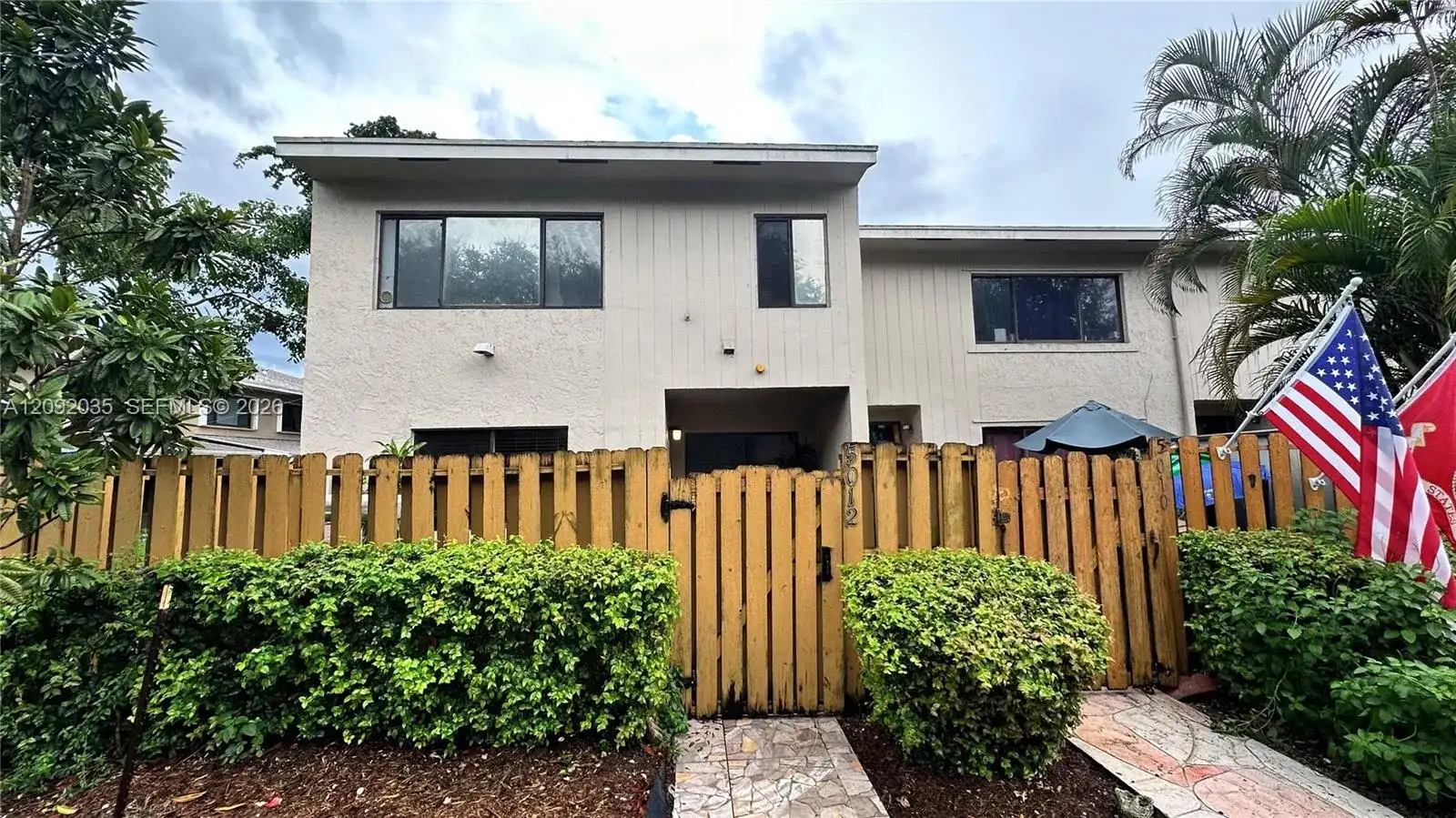 5012 S University Dr, Davie FL 33328