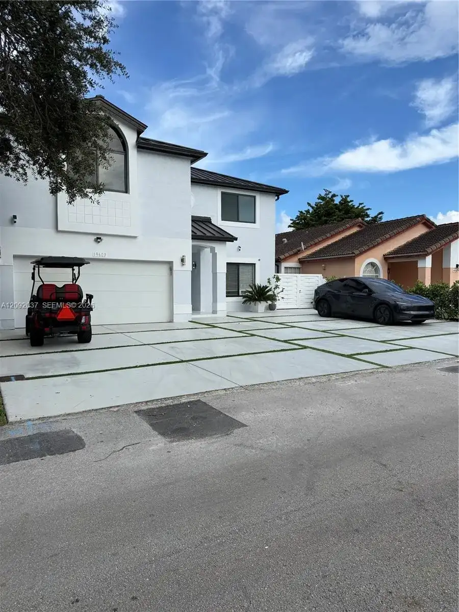 19603 NW 82nd Pl, Hialeah FL 33015 photo 3