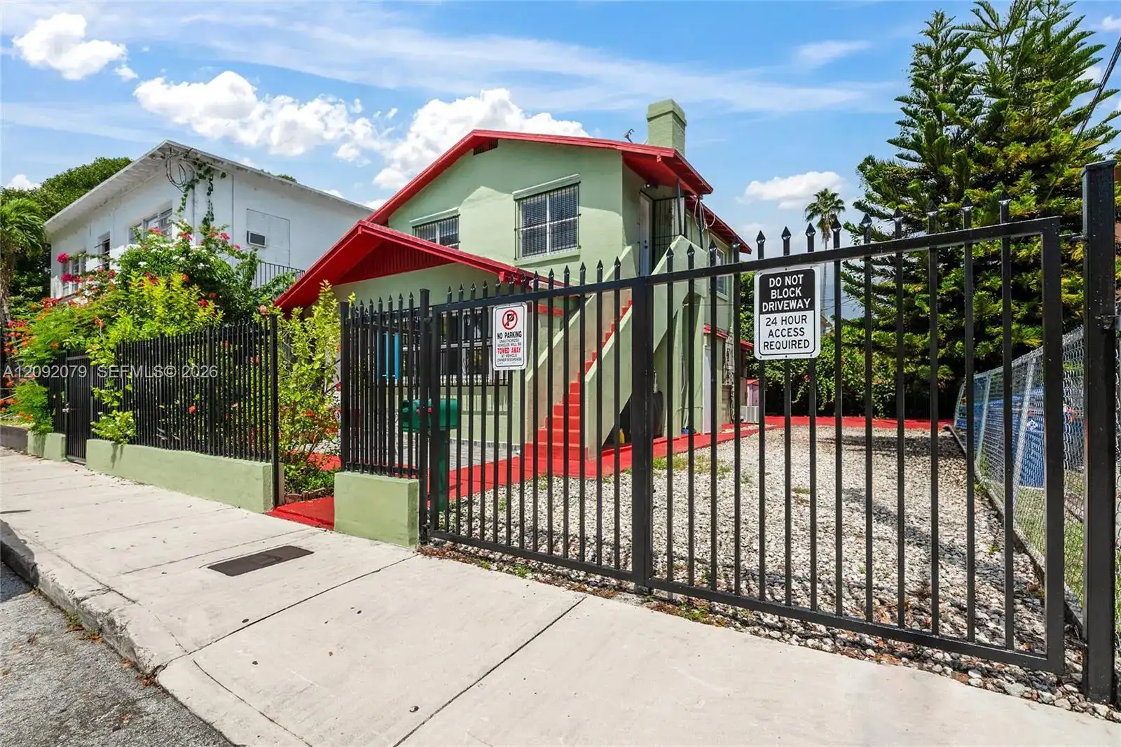 569 SW 5th St, Miami FL 33130 photo 2