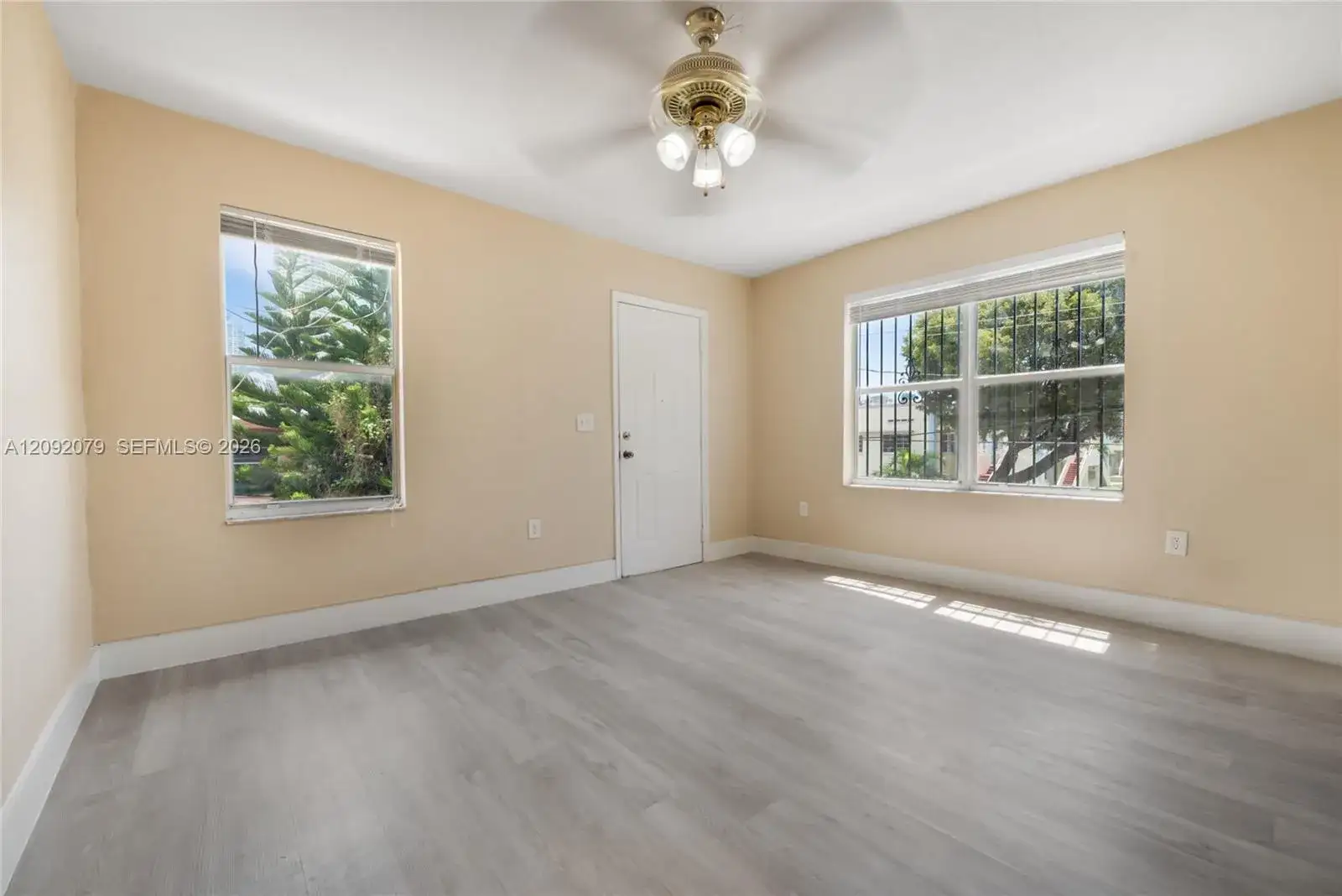569 SW 5th St, Miami FL 33130 photo 3