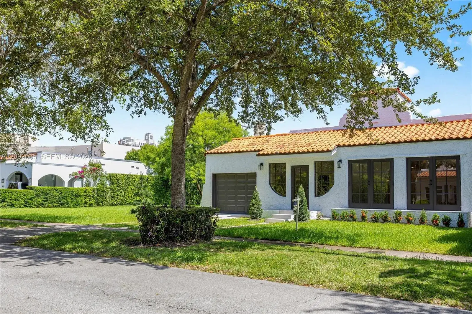 434 Aragon Ave, Coral Gables FL 33134 photo 2