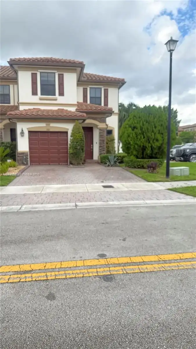 3301 W 89th Ter, Hialeah FL 33018