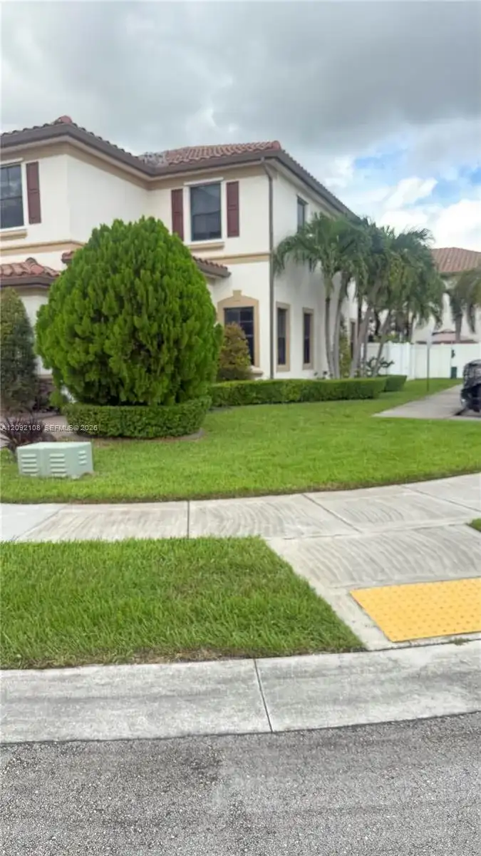 3301 W 89th Ter, Hialeah FL 33018 photo 4
