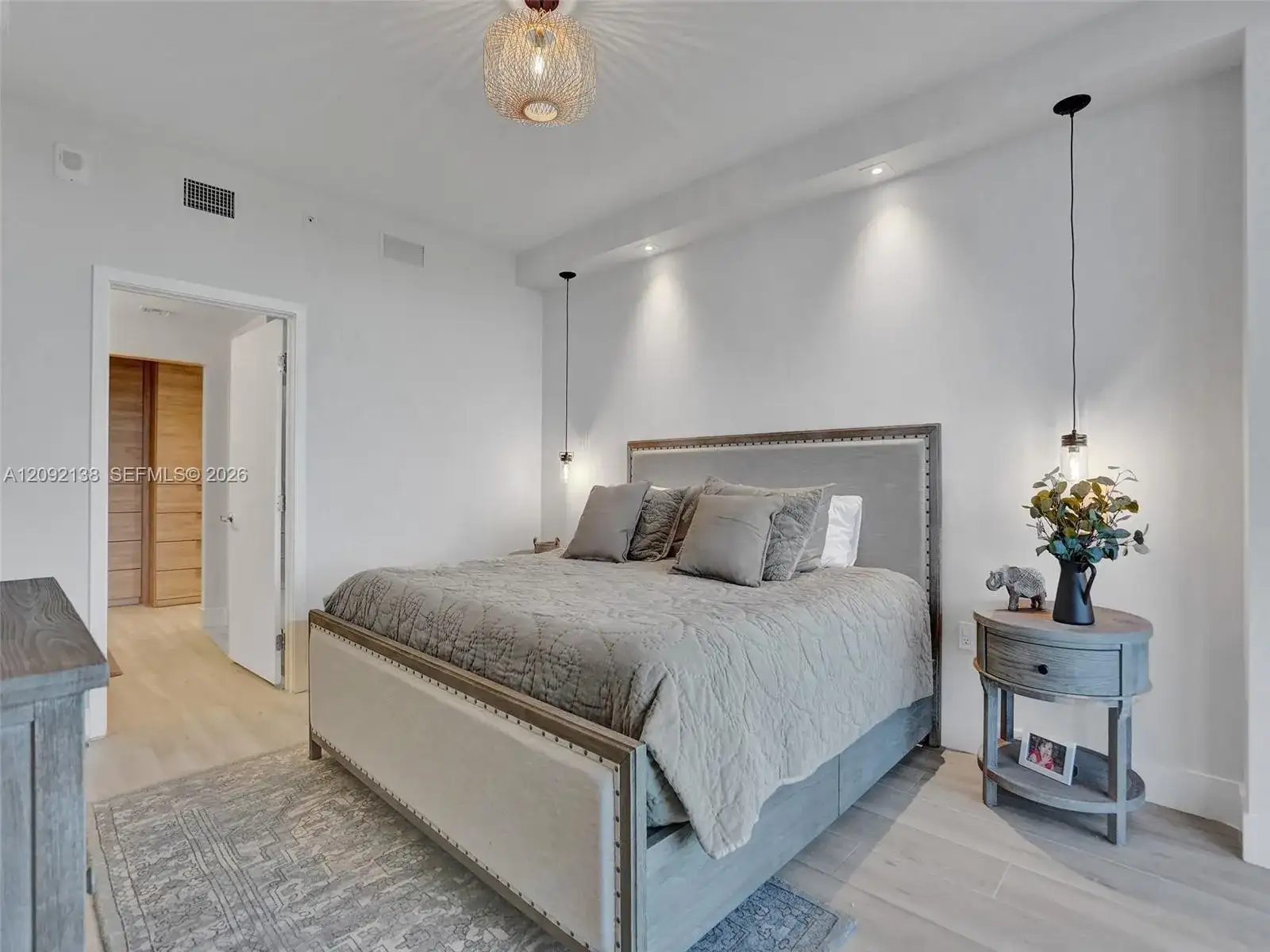 16385 Biscayne Blvd # 2107, North Miami Beach FL 33160 photo 3