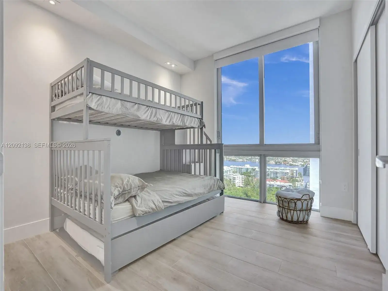 16385 Biscayne Blvd # 2107, North Miami Beach FL 33160 photo 4