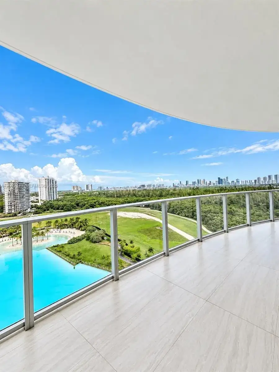 2411 LAGUNA CIR # 1111, North Miami FL 33181 photo 2