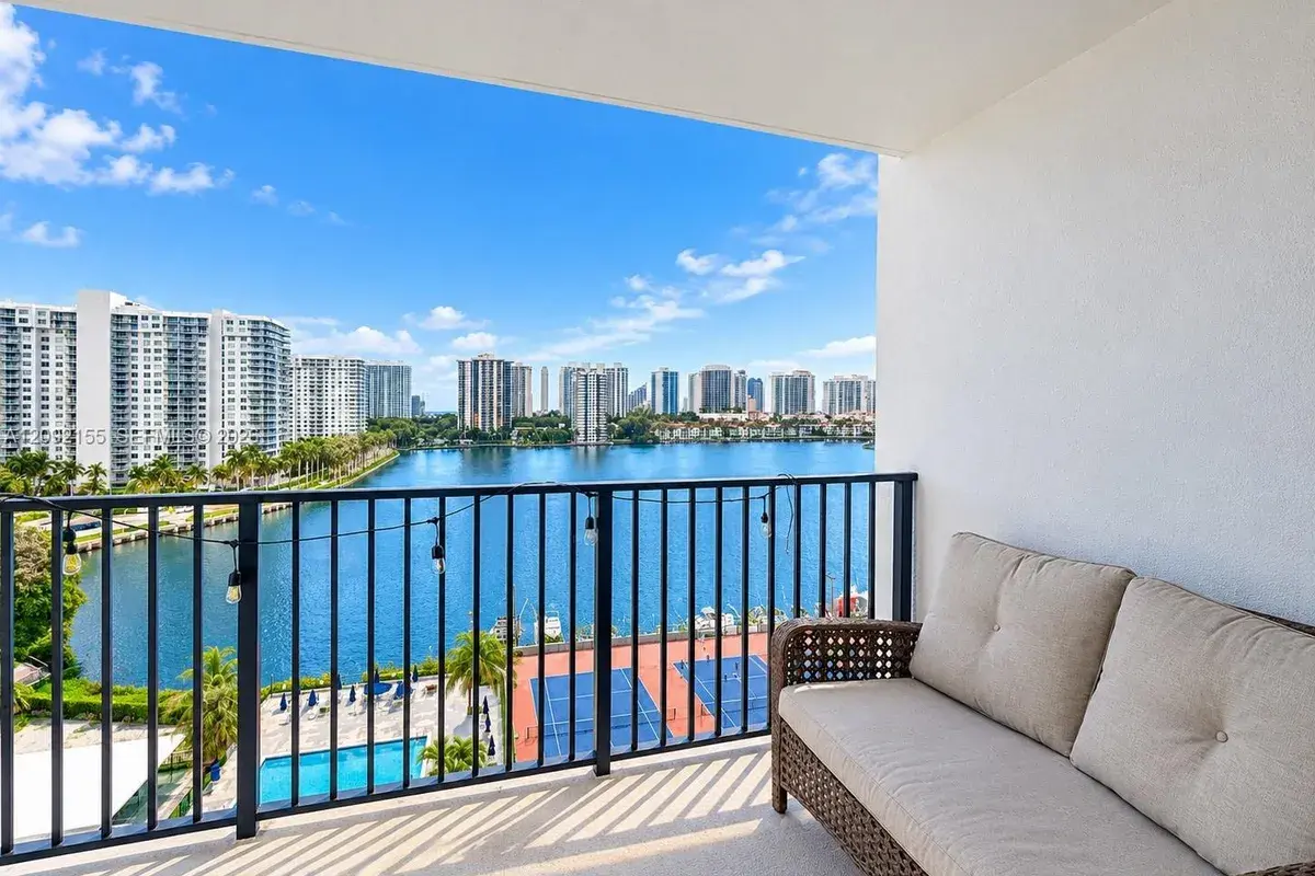 2750 NE 183rd St # 1009, Aventura FL 33160