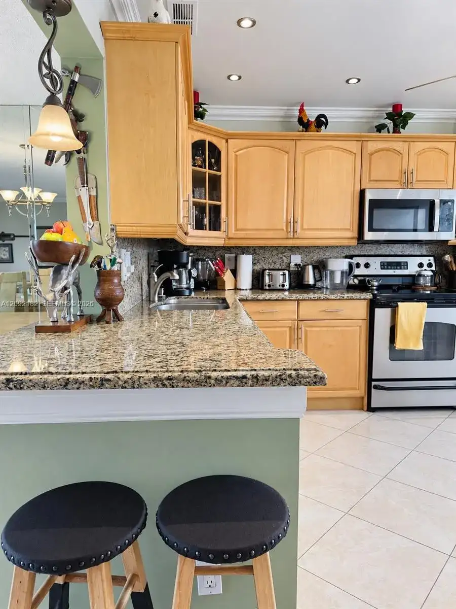 1000 NE 14th Ave # 703, Hallandale Beach FL 33009 photo 5