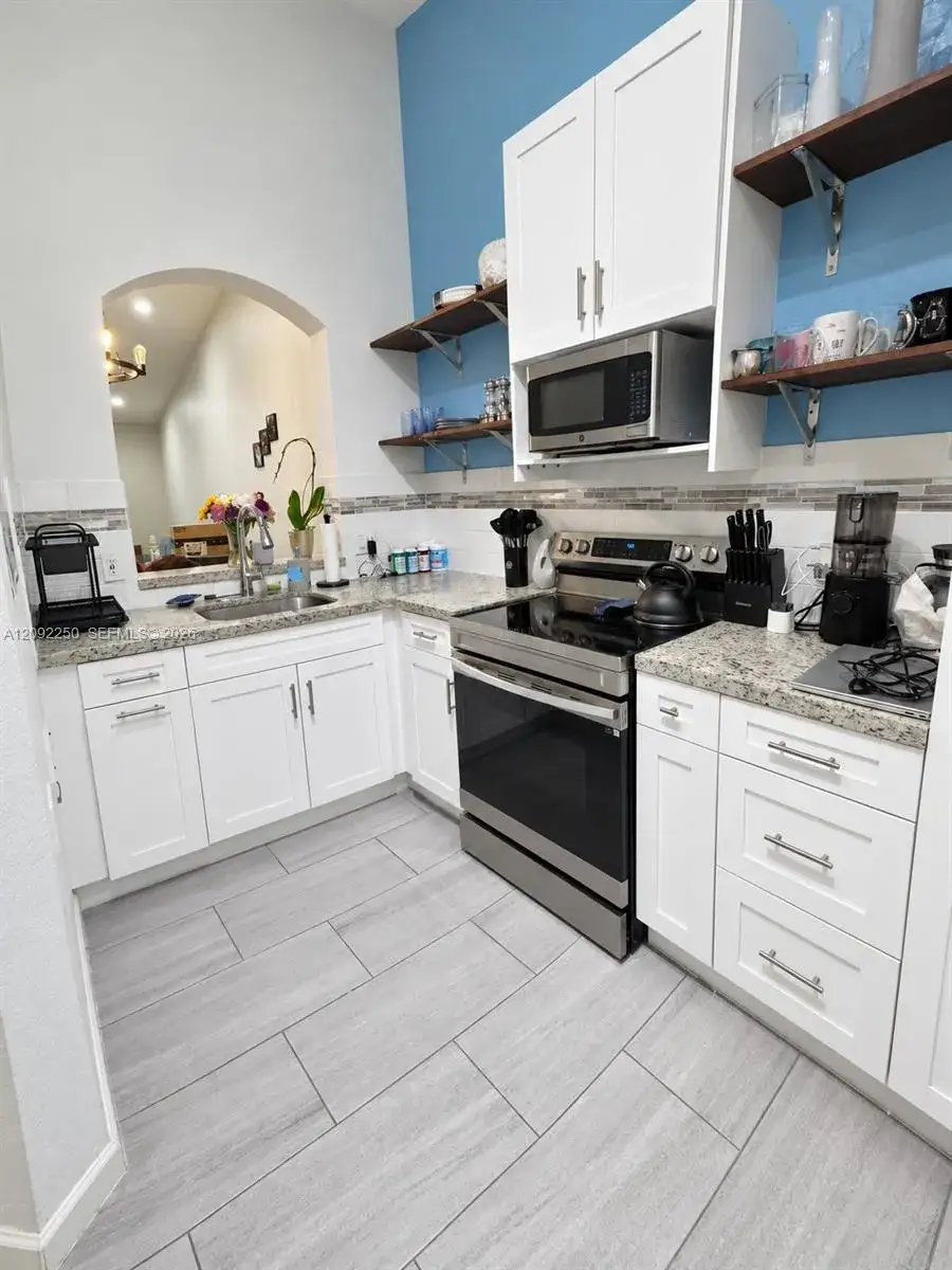 7760 NW 22nd St # 205, Pembroke Pines FL 33024