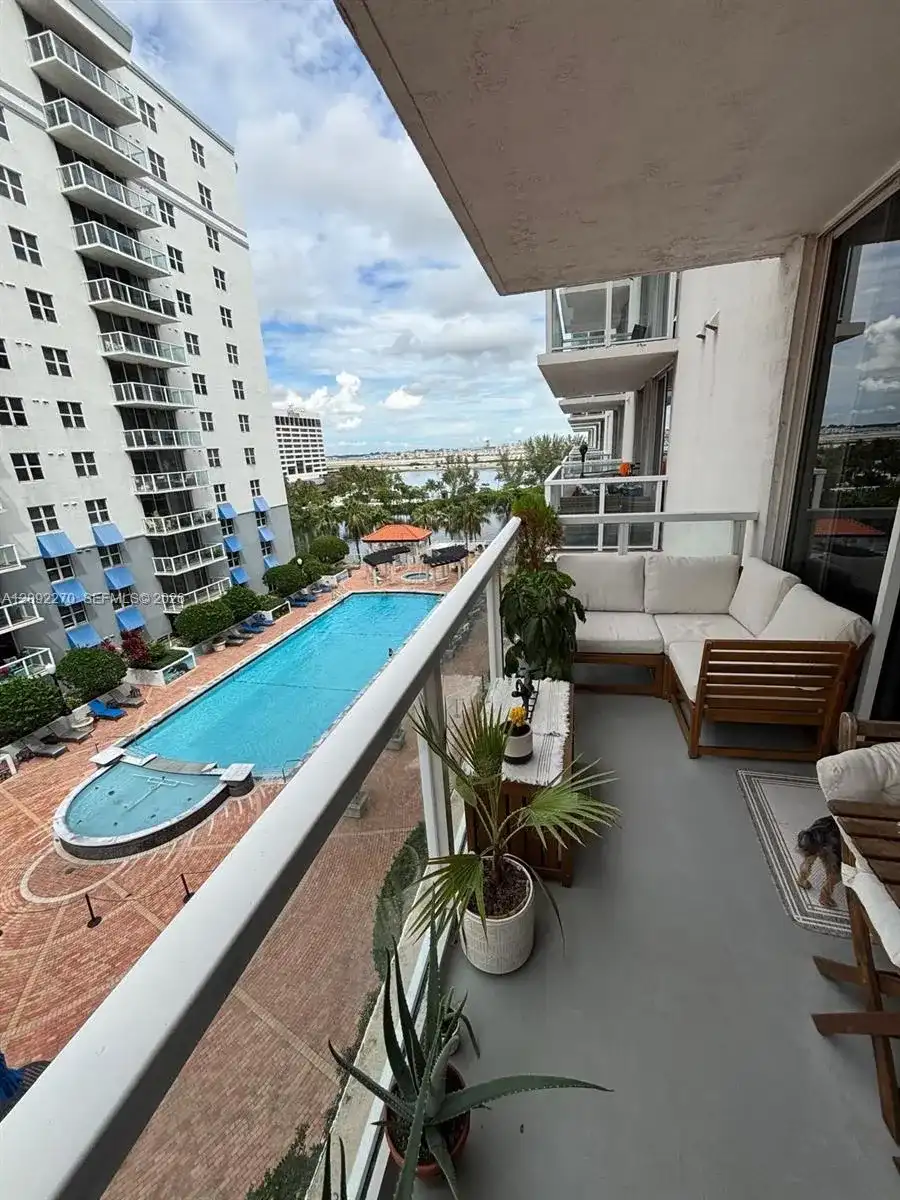 5077 NW 7th St # 814, Miami FL 33126
