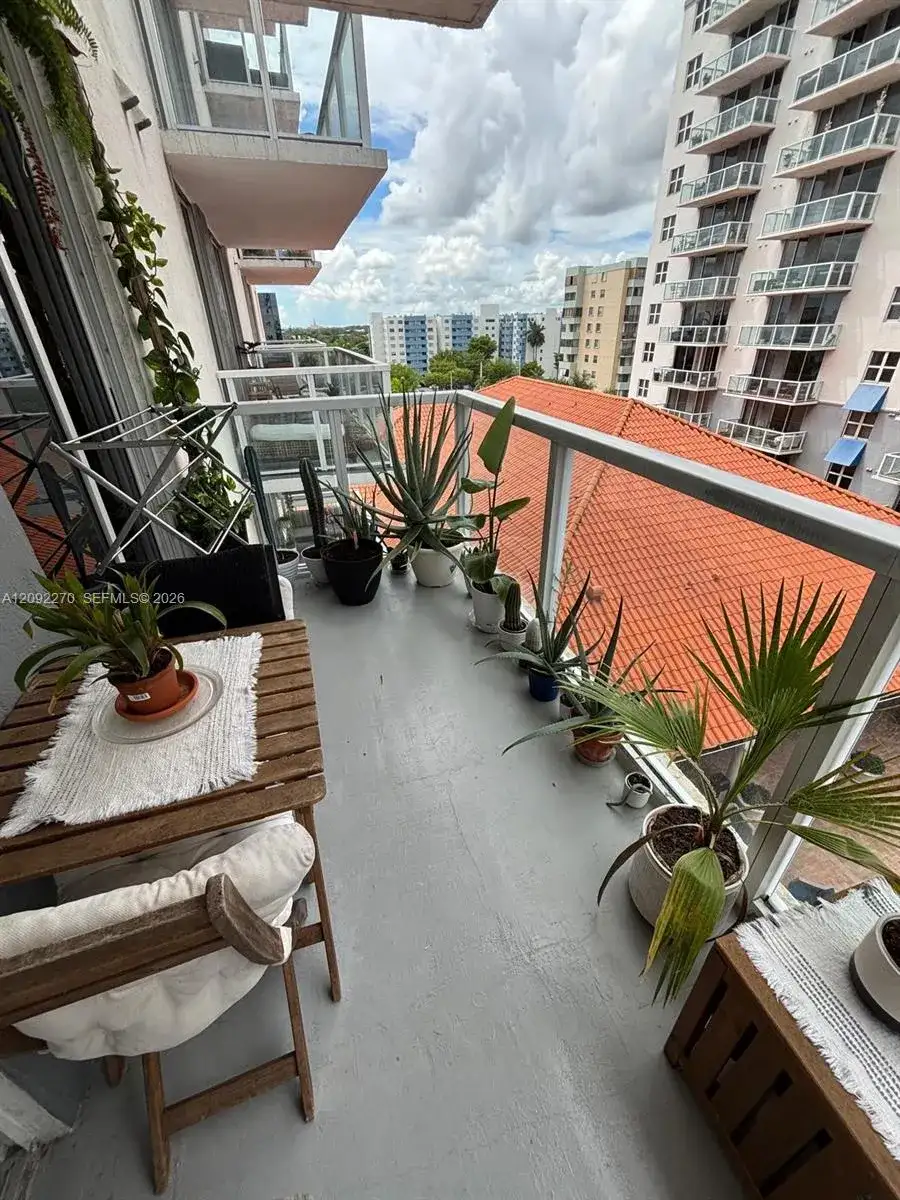 5077 NW 7th St # 814, Miami FL 33126 photo 2