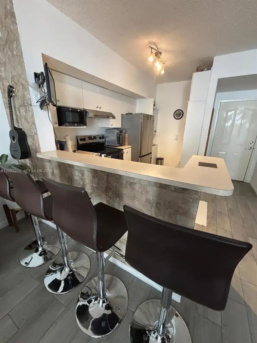 5077 NW 7th St # 814, Miami FL 33126 photo 5