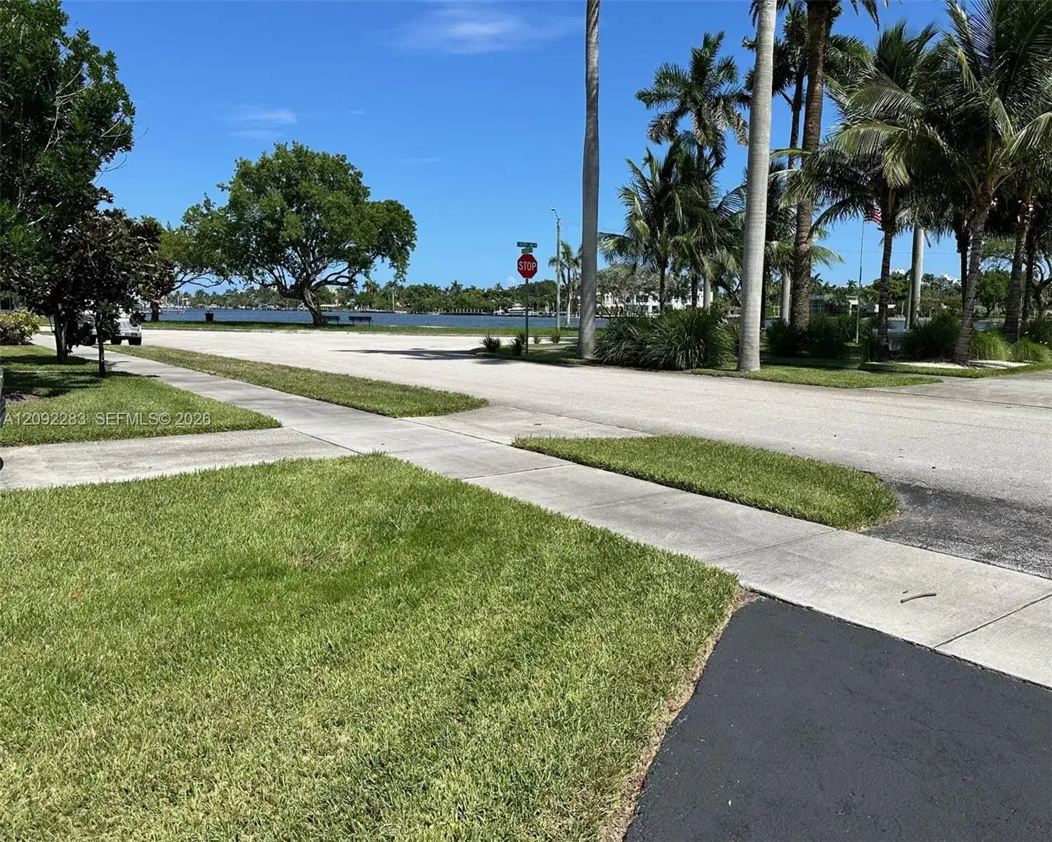1235 Pierce St, Hollywood FL 33019 photo 2