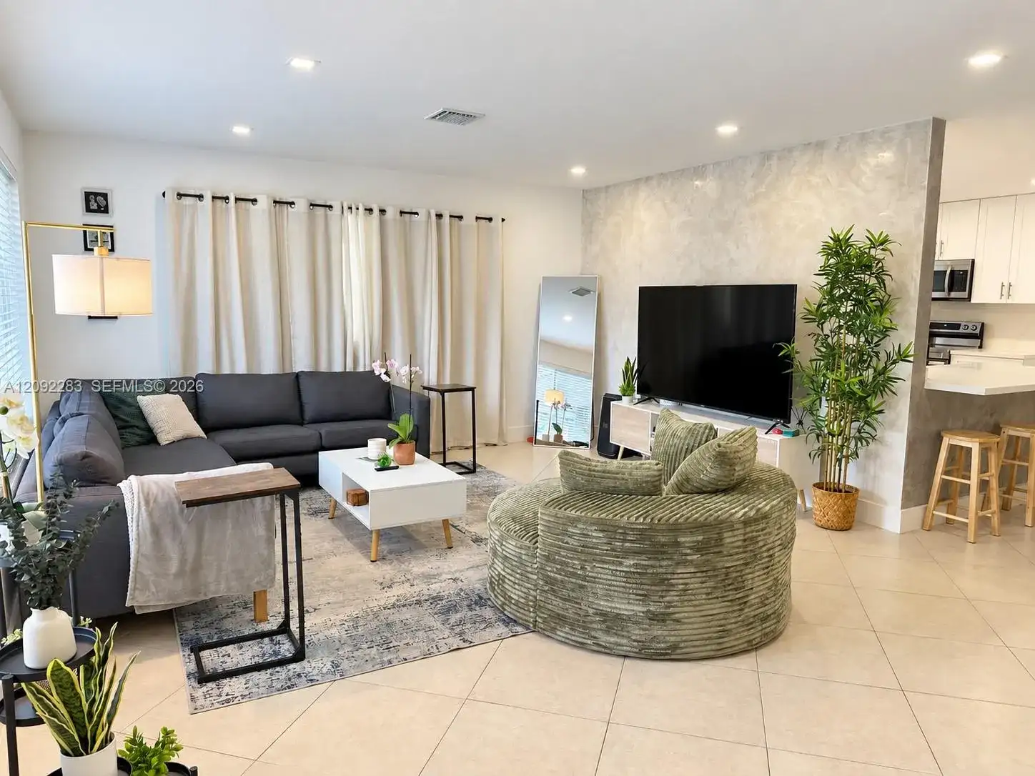 1235 Pierce St, Hollywood FL 33019 photo 4