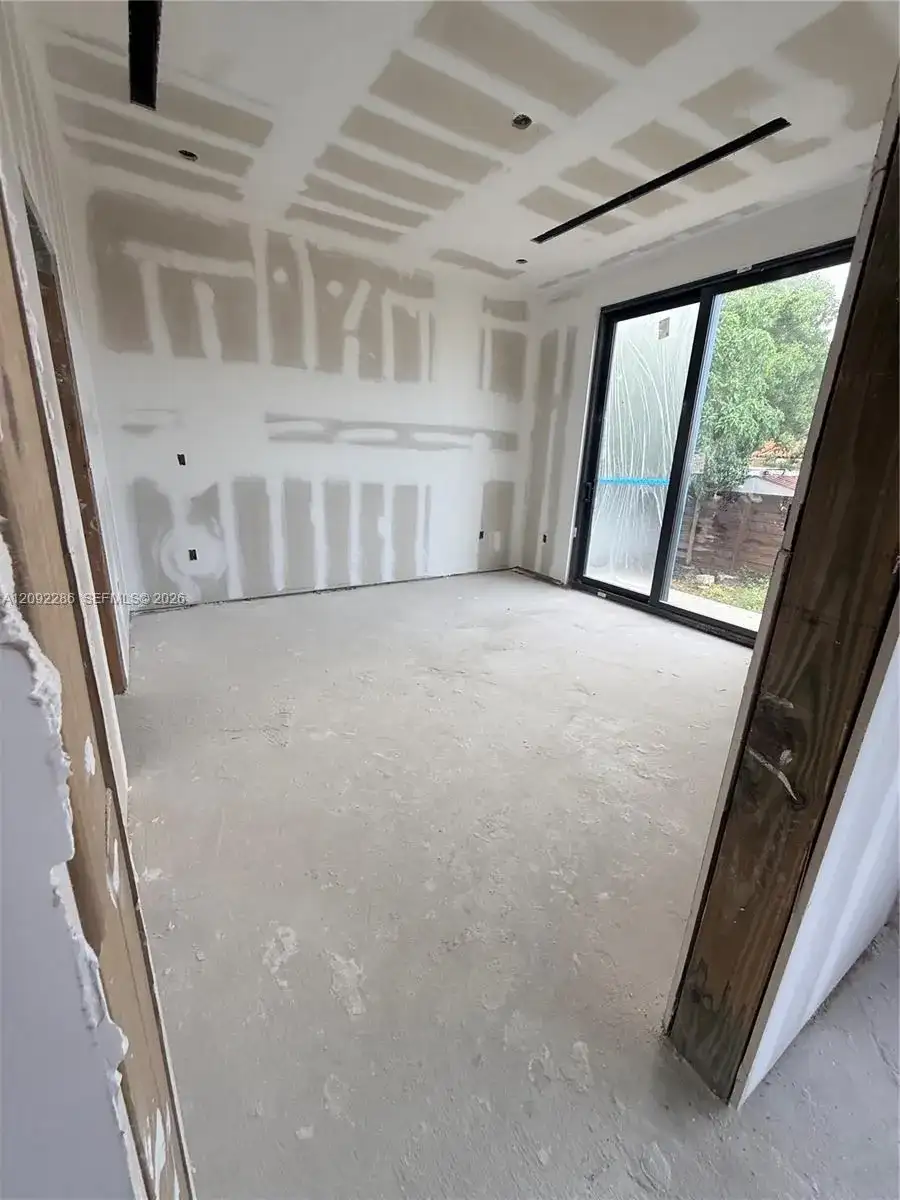 3075 NW 17th St, Miami FL 33125 photo 5