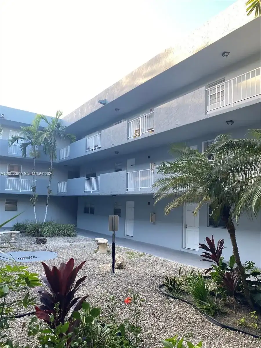 1735 W 60th St # M301, Hialeah FL 33012