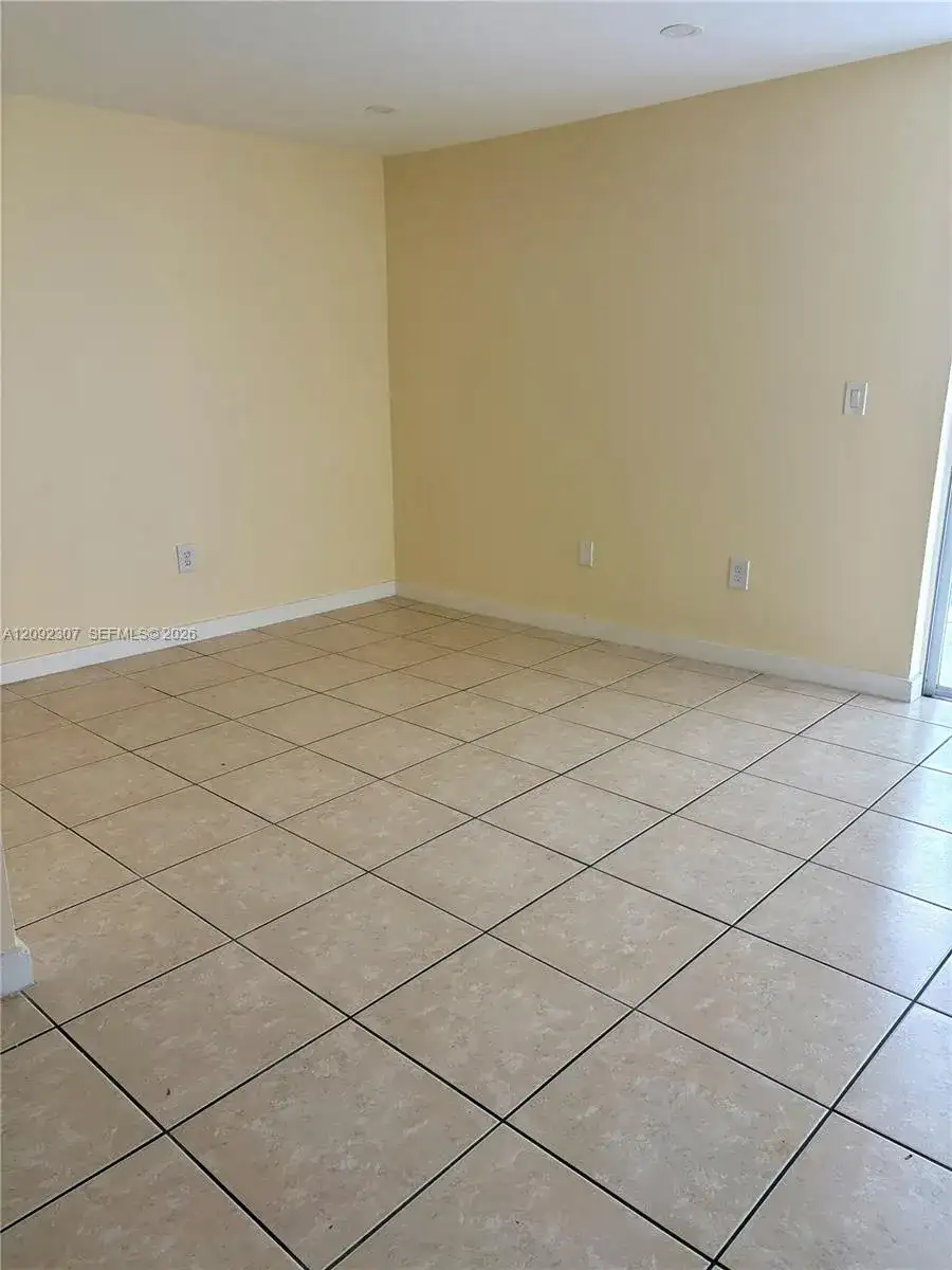 5050 NW 7th St # 309, Miami FL 33126 photo 2