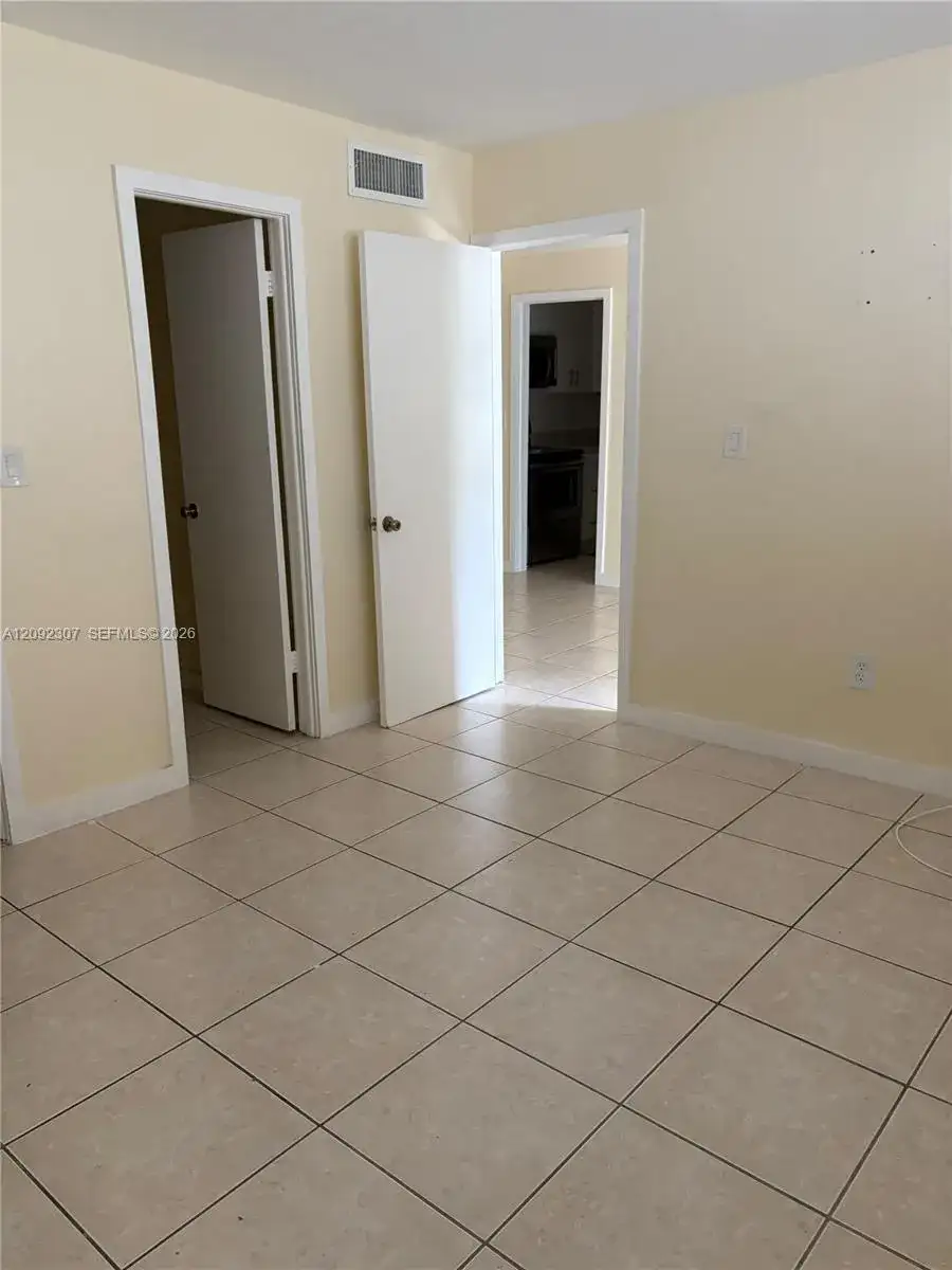 5050 NW 7th St # 309, Miami FL 33126 photo 5